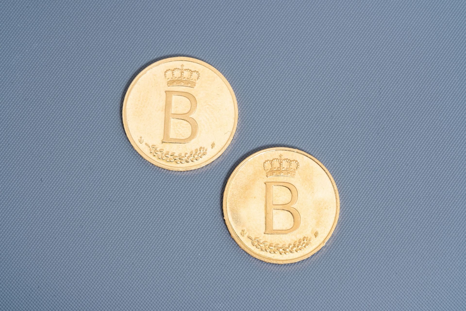 Three Belgian 21,6 carat yellow gold coins on the occasion of the 25th anniversary of King Baudouin - Image 2 of 9