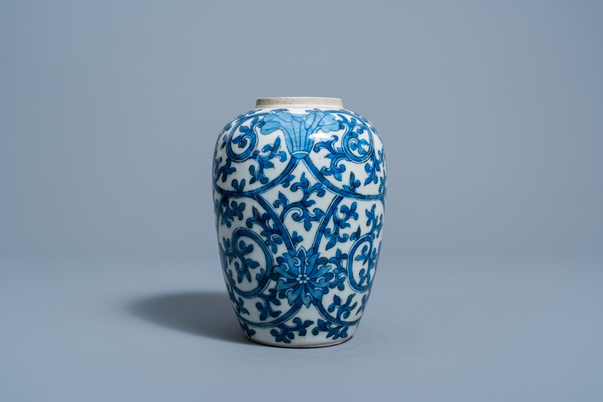 A Chinese blue and white 'lotus scrolls' jar, 19th C. - Image 3 of 7