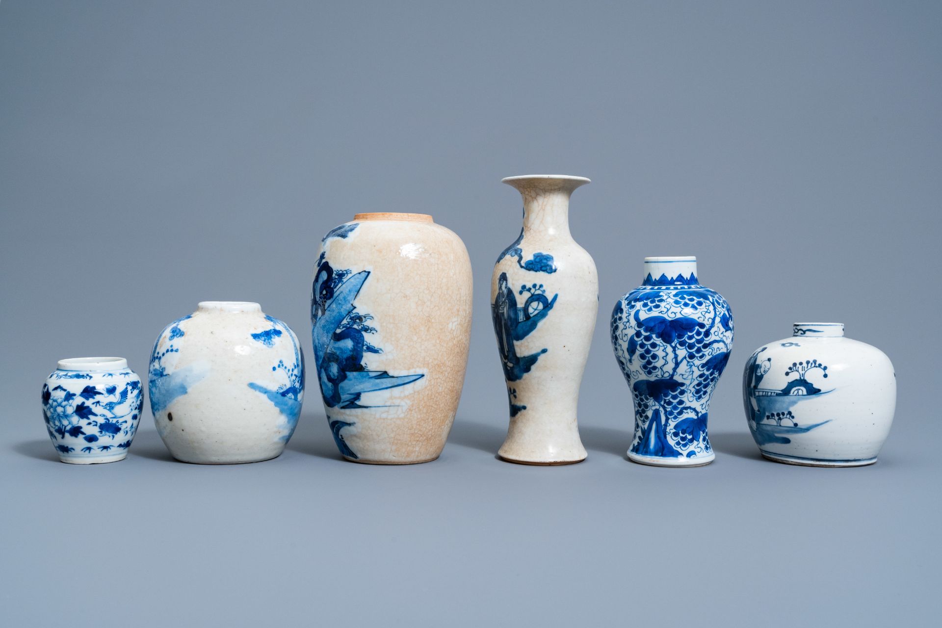 Six various Chinese blue and white vases and jars with figures in a landscape and floral design, 19t - Bild 3 aus 8