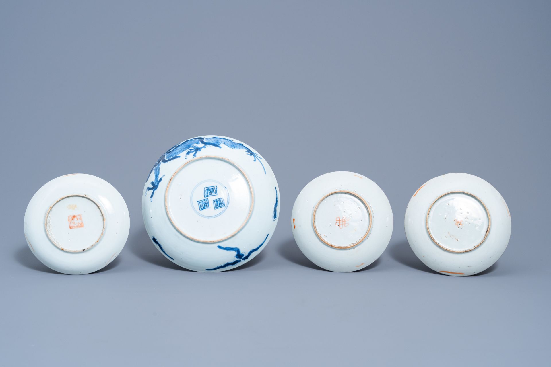 A varied collection of Chinese blue, white and famille rose porcelain, 19th/20th C. - Image 3 of 11