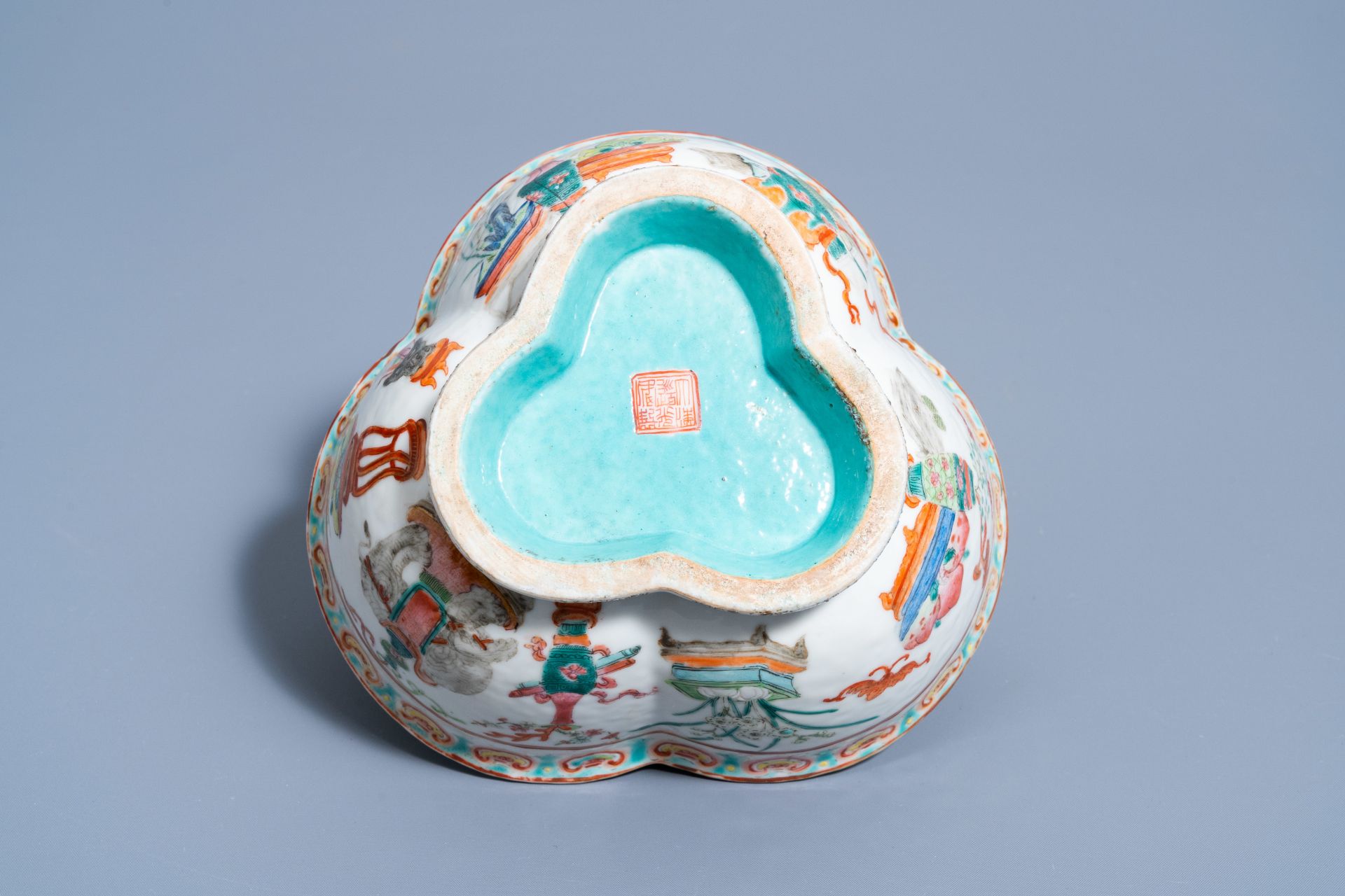 A three-lobed Chinese famille rose 'antiquities' bowl, Daoguang mark and of the period - Image 8 of 8
