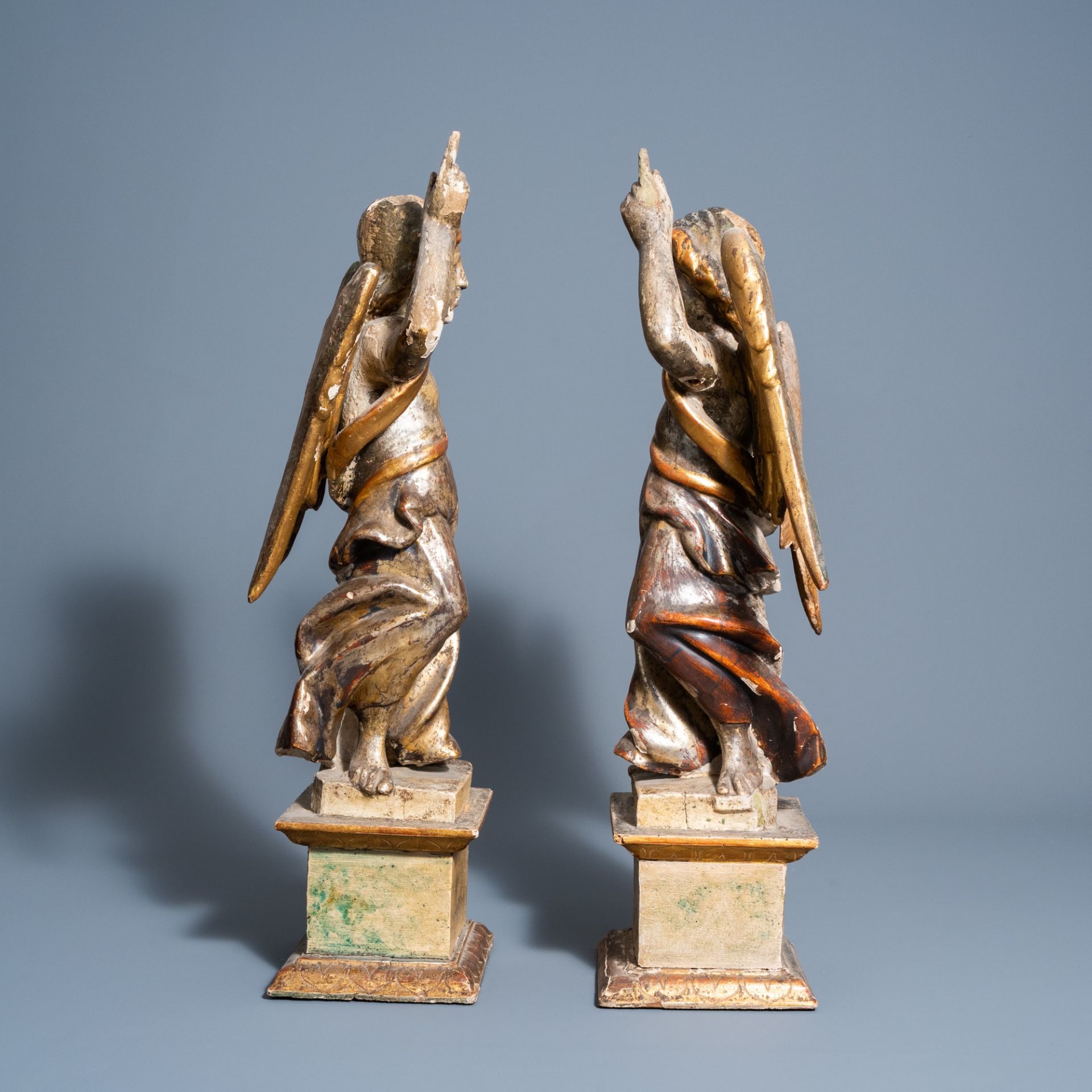 A pair of Italian carved, polychrome painted and gilt wooden angel shaped candlesticks, 18th C. - Image 7 of 9