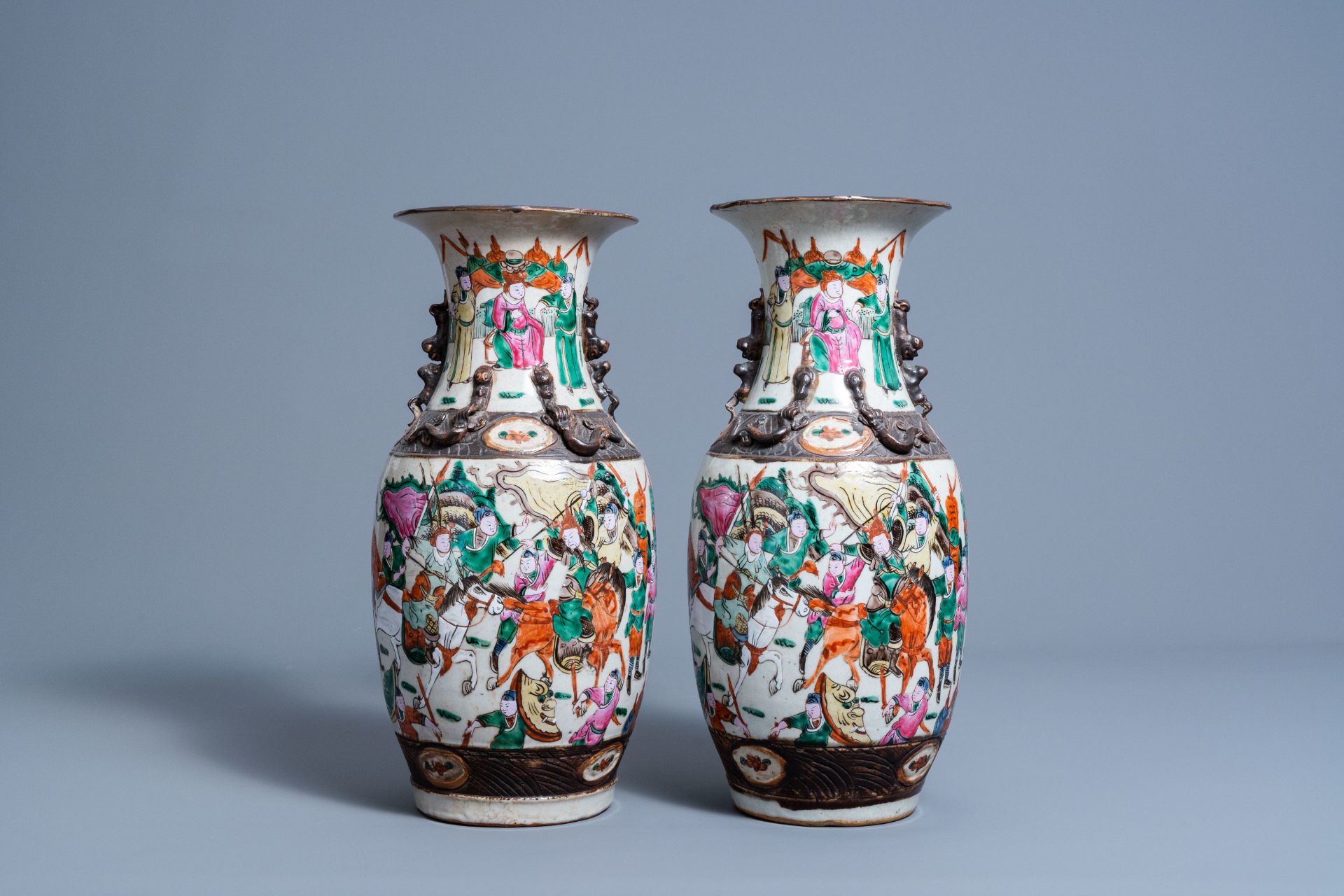 A pair of Chinese Nanking crackle glazed famille rose vases with warrior scenes, 19th C. - Image 3 of 6