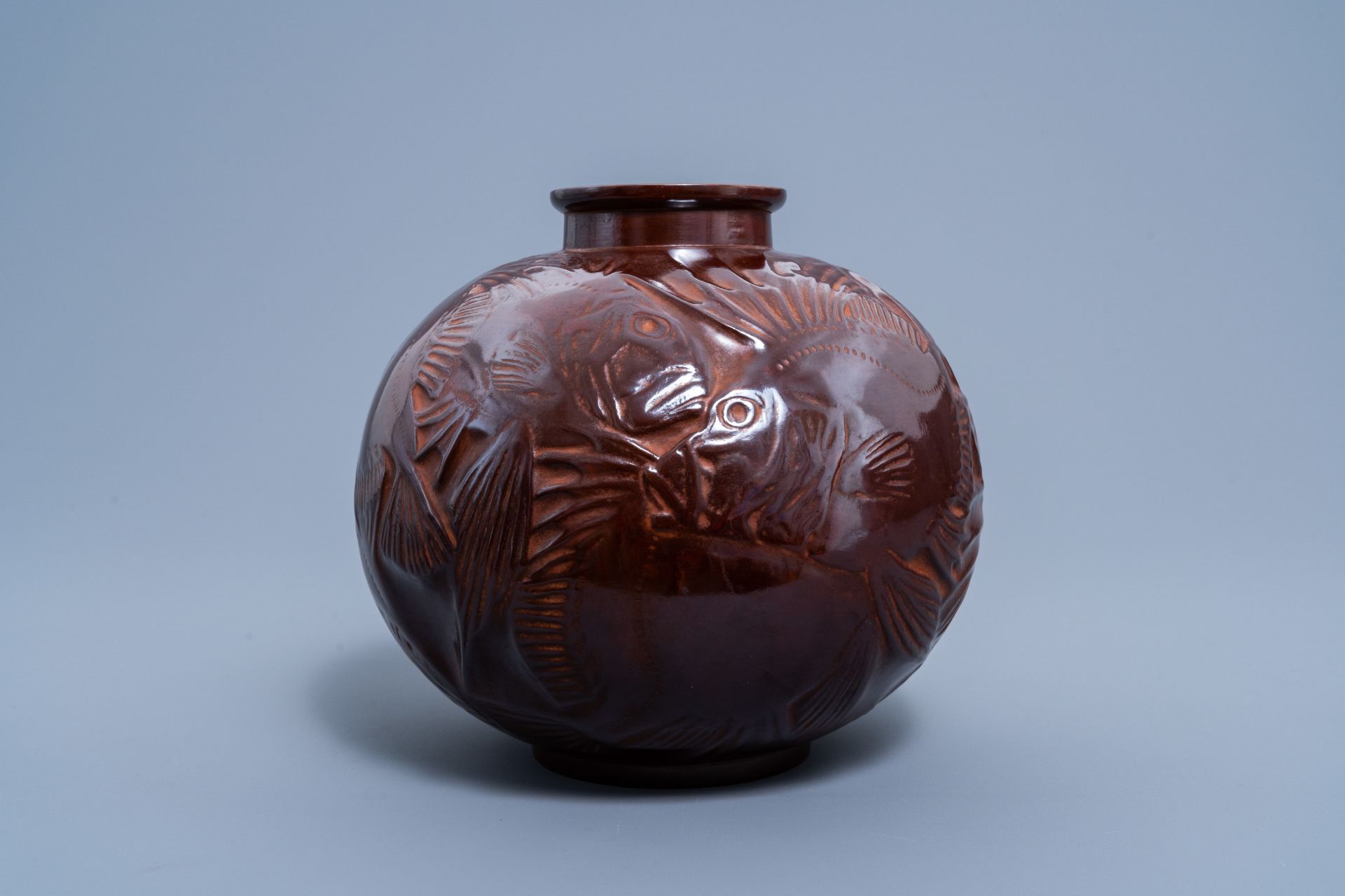 A Japanese brown patinated bronze Art Deco vase with fish relief design, Showa, 20th C. - Image 3 of 7