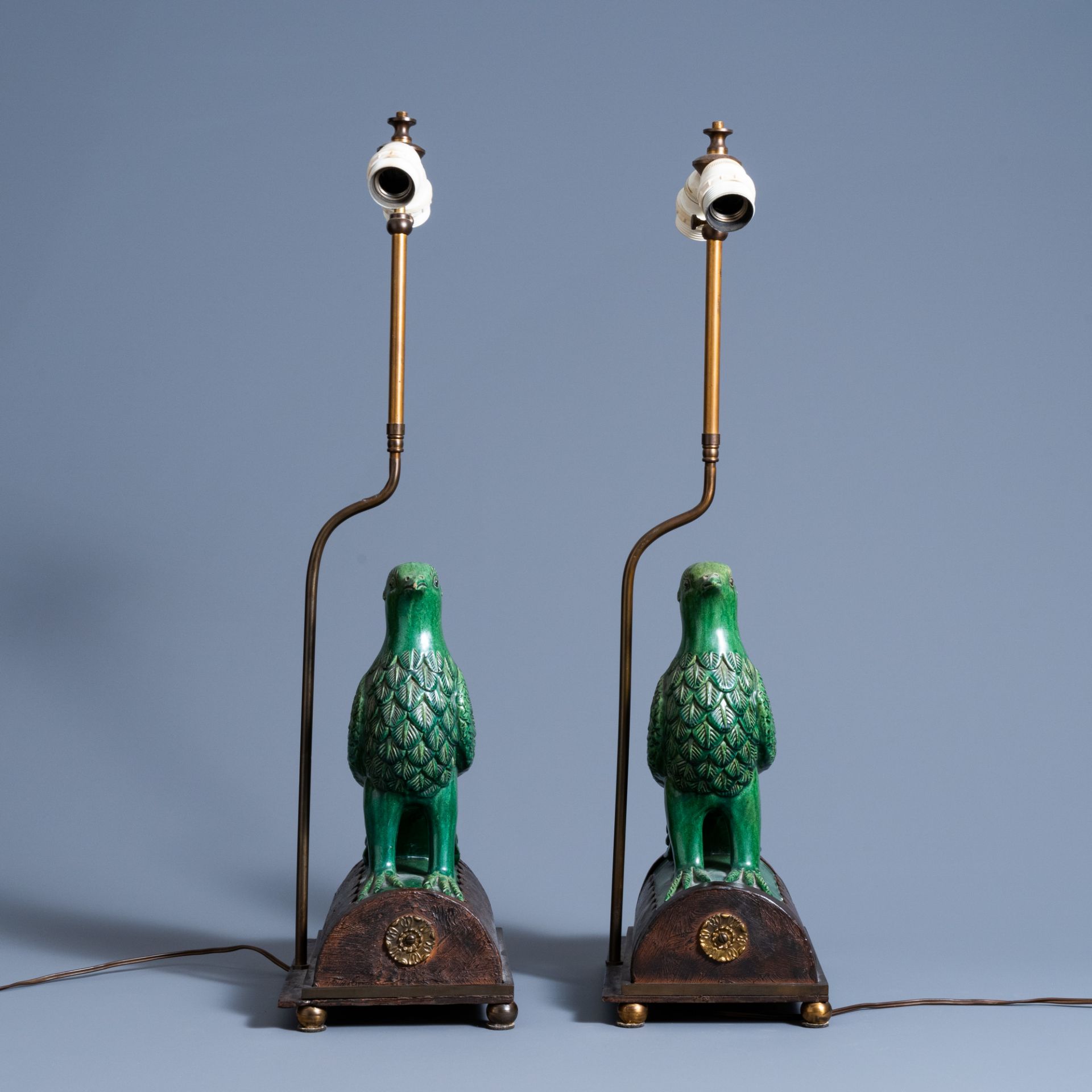 A pair of Chinese bird-shaped roof tiles mounted as lamps, 19th/20th C. - Image 5 of 7