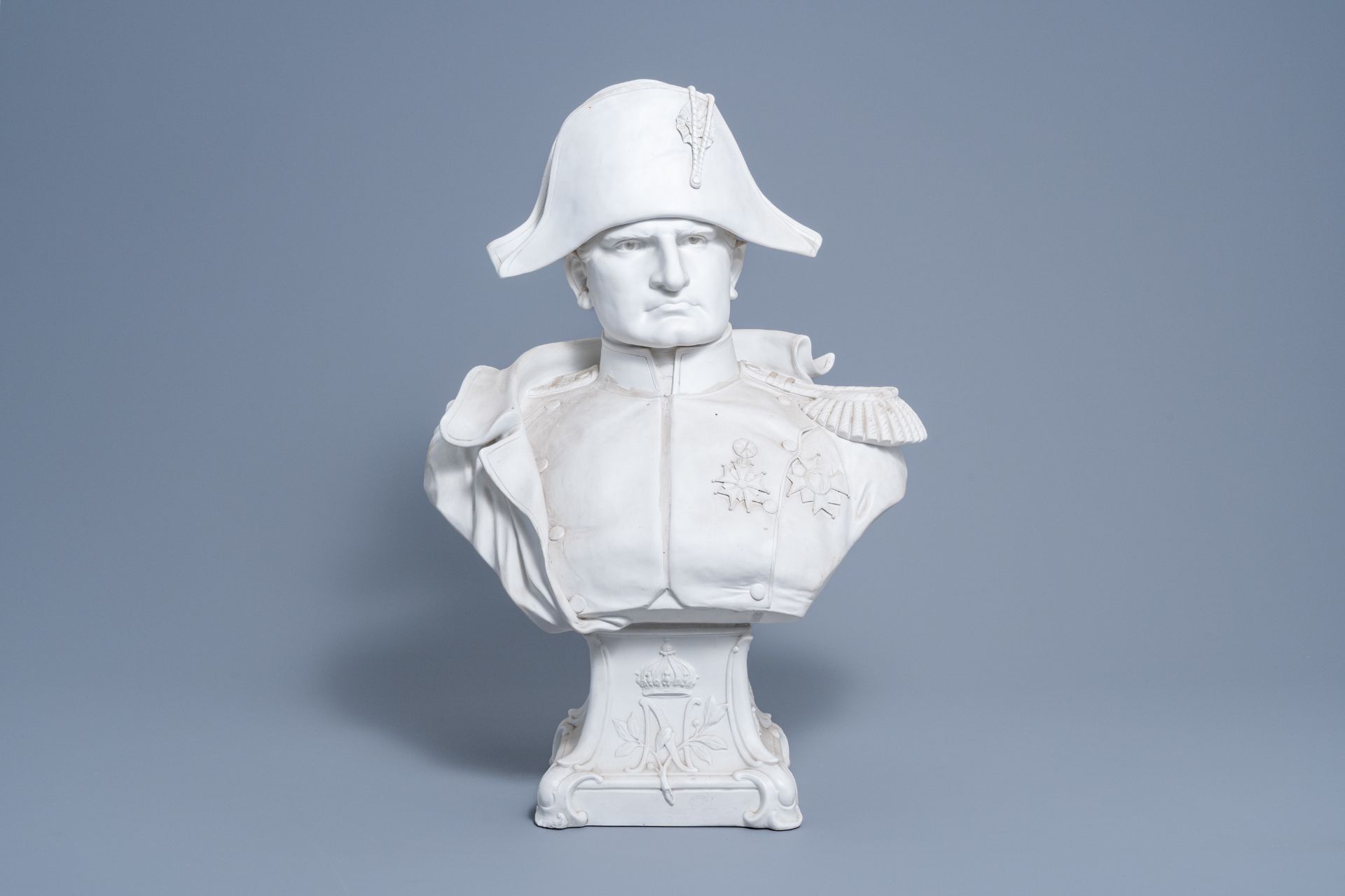 A large French biscuit bust of Emperor Napoleon on stand, Svres mark, 19th/20th C. - Image 2 of 8