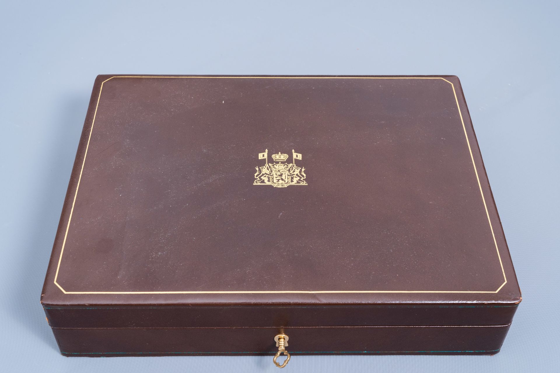 A collection of 25 Belgian silver-gilt stamps with matching case, the 'Dynastie-verzameling', 925/00 - Image 6 of 19