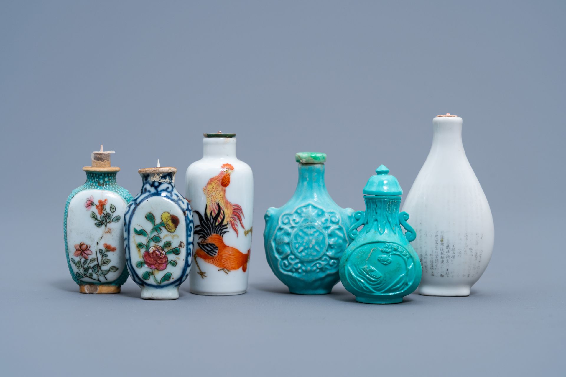 Four various Chinese porcelain and hardstone snuff bottles, 19th/20th C.