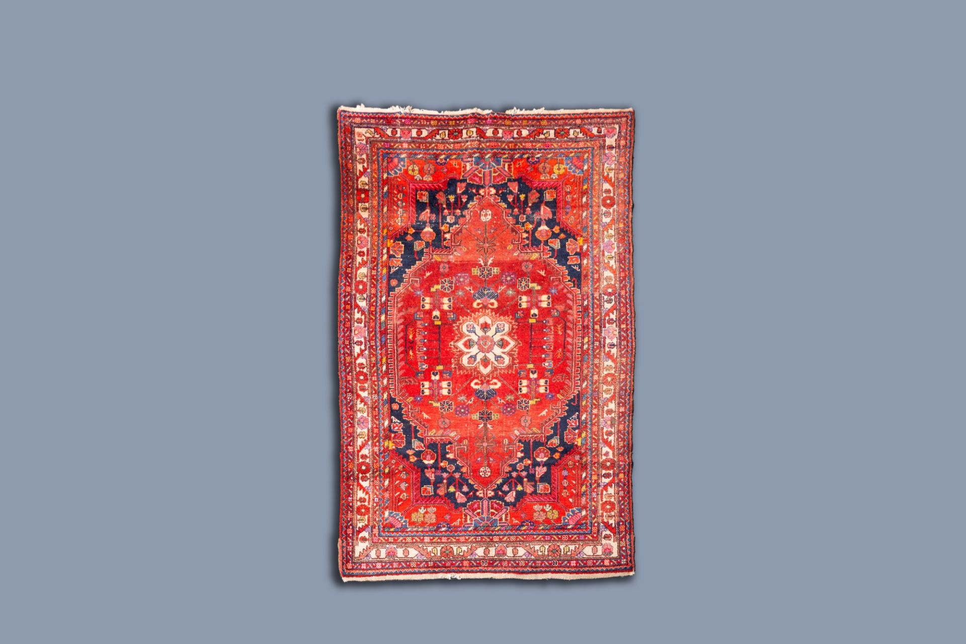 A Persian Hamadan rug with floral design, wool on cotton, first quarter of the 20th C.