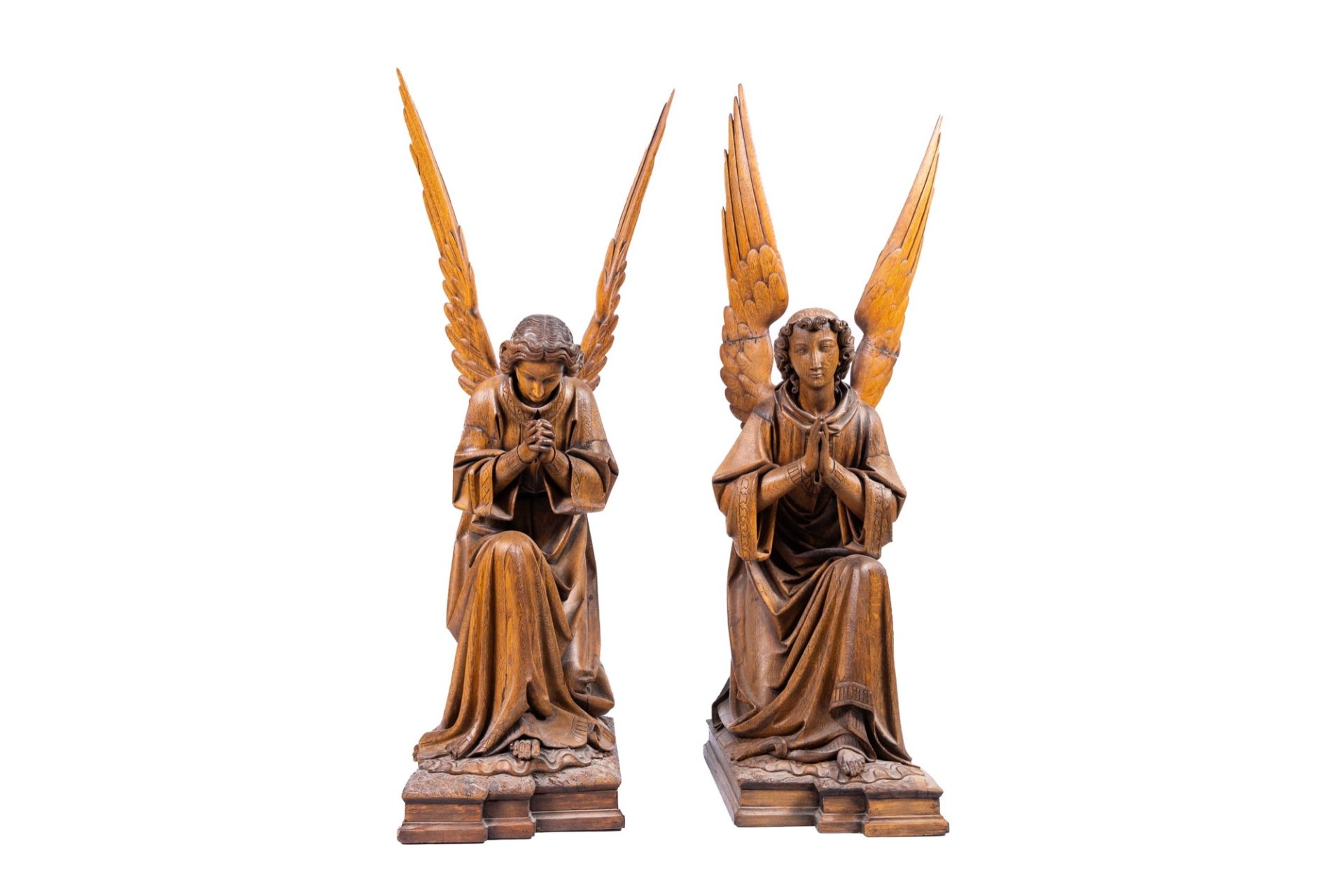 A pair of large carved oak wooden Gothic Revival angels, Belgium or France, 19th C. - Image 3 of 10