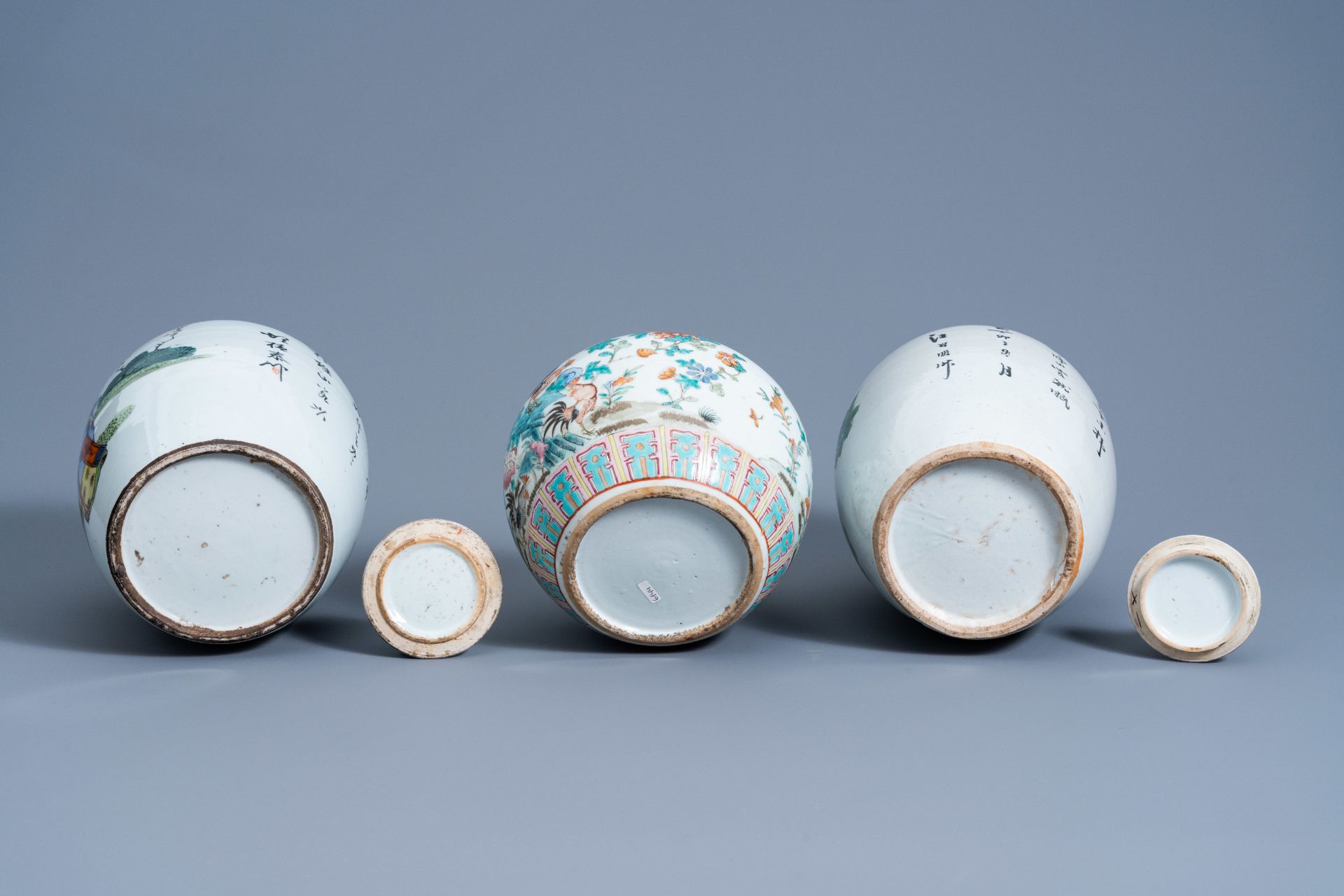 Three various Chinese famille rose and qianjiang cai jars and covers, 19th/20th C. - Image 8 of 8