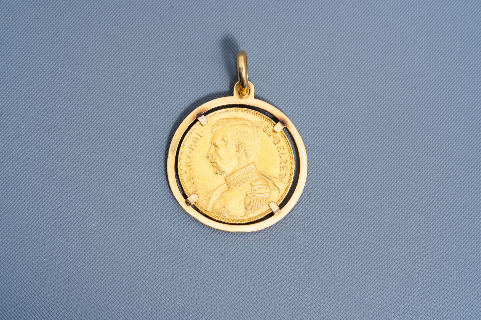 An 18 carat yellow gold pendant and a brooch set with a 1874 and 1914 Belgian 20 francs coin, 19th/2 - Image 6 of 7