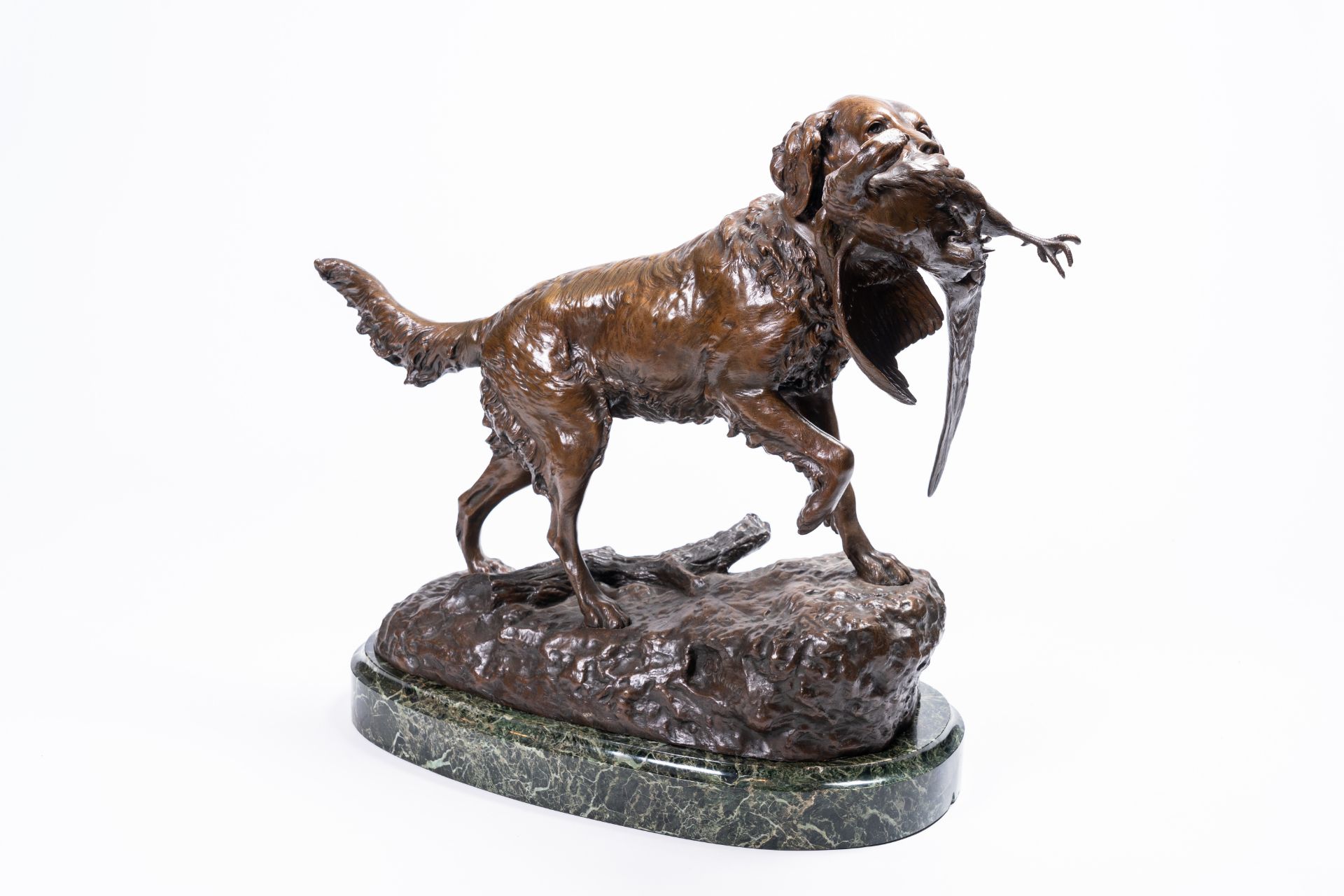 Emile DŽsirŽ Lienard (1842-?): Hunting dog with pheasant, brown patinated bronze on a vert de mer ma - Image 3 of 12