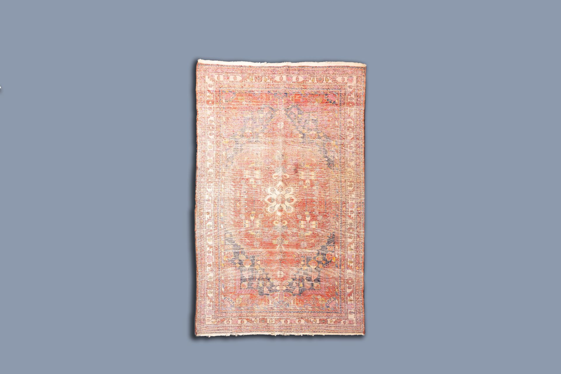 A Persian Hamadan rug with floral design, wool on cotton, first quarter of the 20th C. - Image 2 of 3