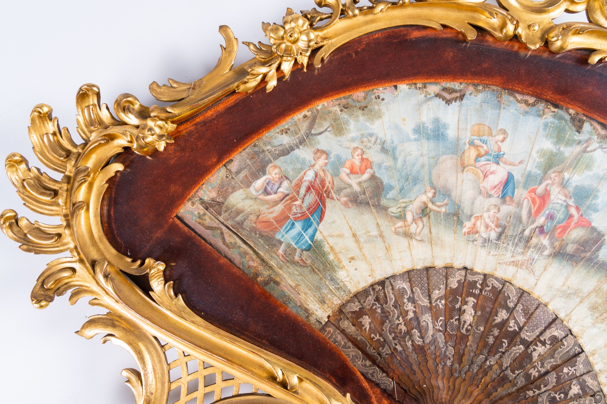 Two finely finished and painted mother-of-pearl, tortoiseshell and silk fans with a gallant scene an - Image 9 of 13