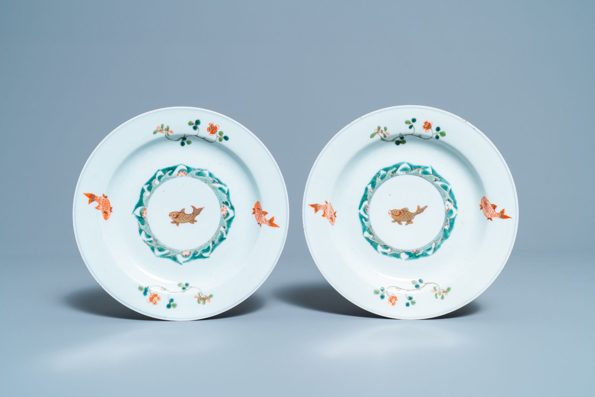 Four Chinese famille verte 'fish' plates, 20th C. - Image 2 of 5