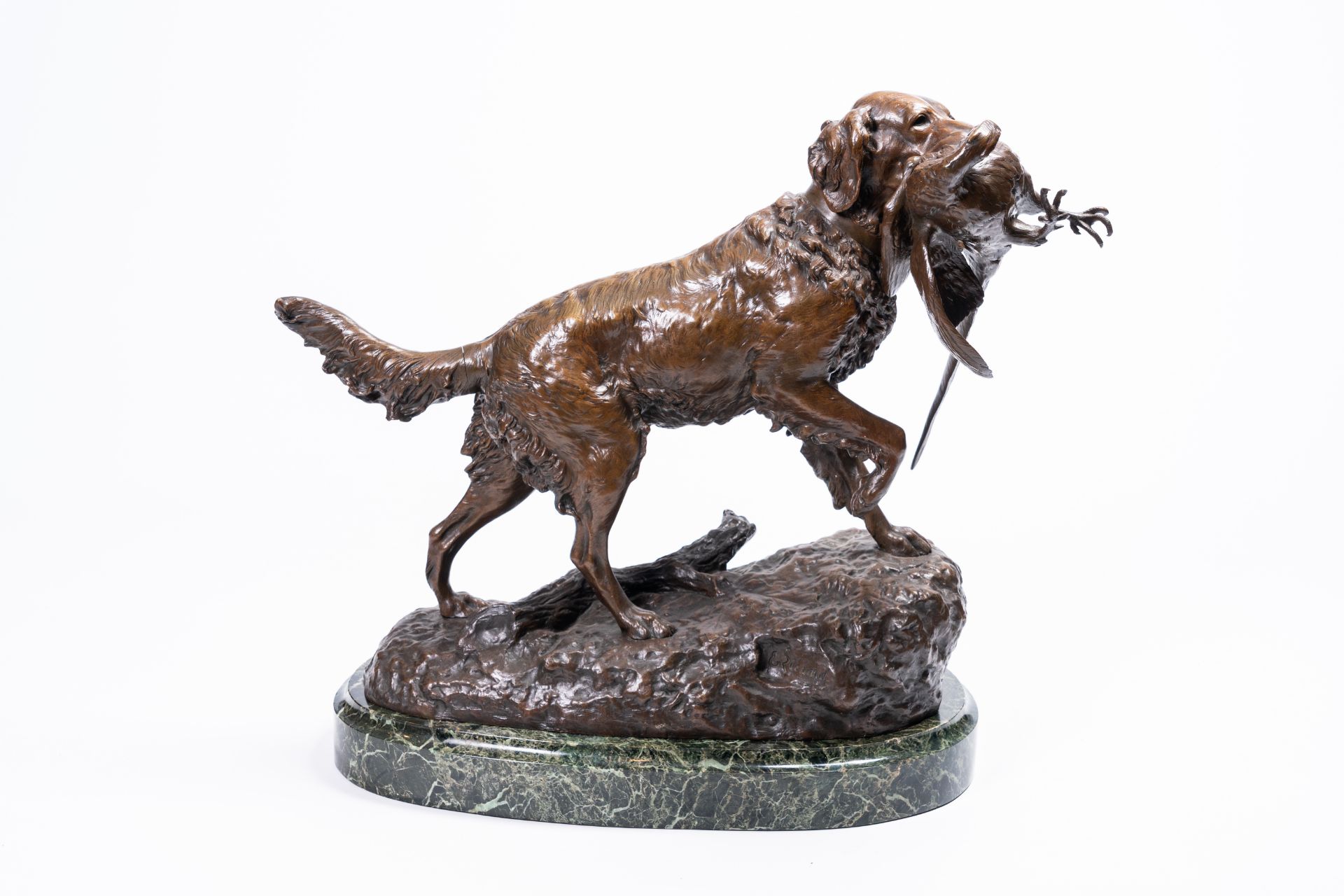 Emile DŽsirŽ Lienard (1842-?): Hunting dog with pheasant, brown patinated bronze on a vert de mer ma - Image 4 of 12