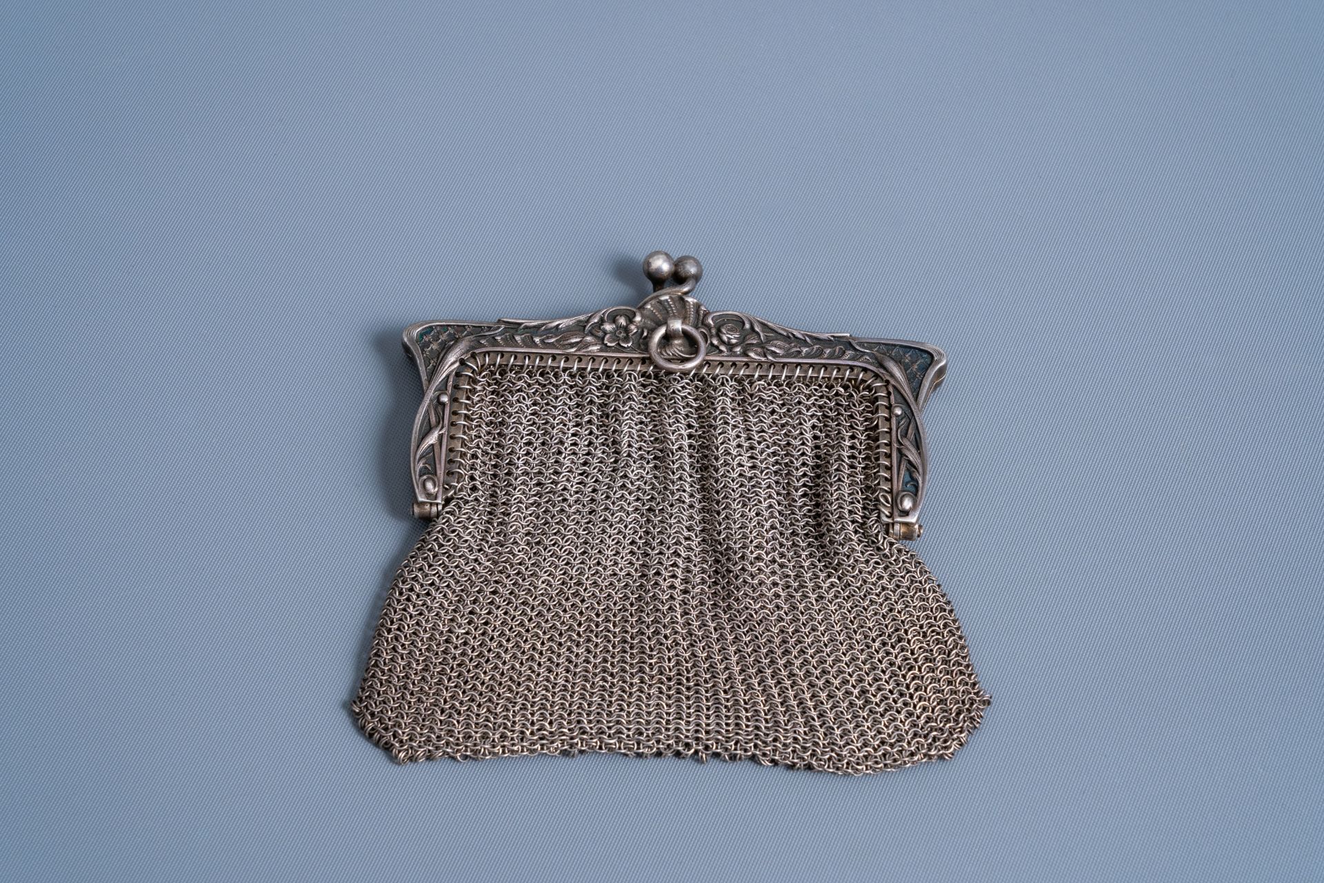Four various French silver chainmail purses, 800/000, 19th/20th C. - Image 4 of 16