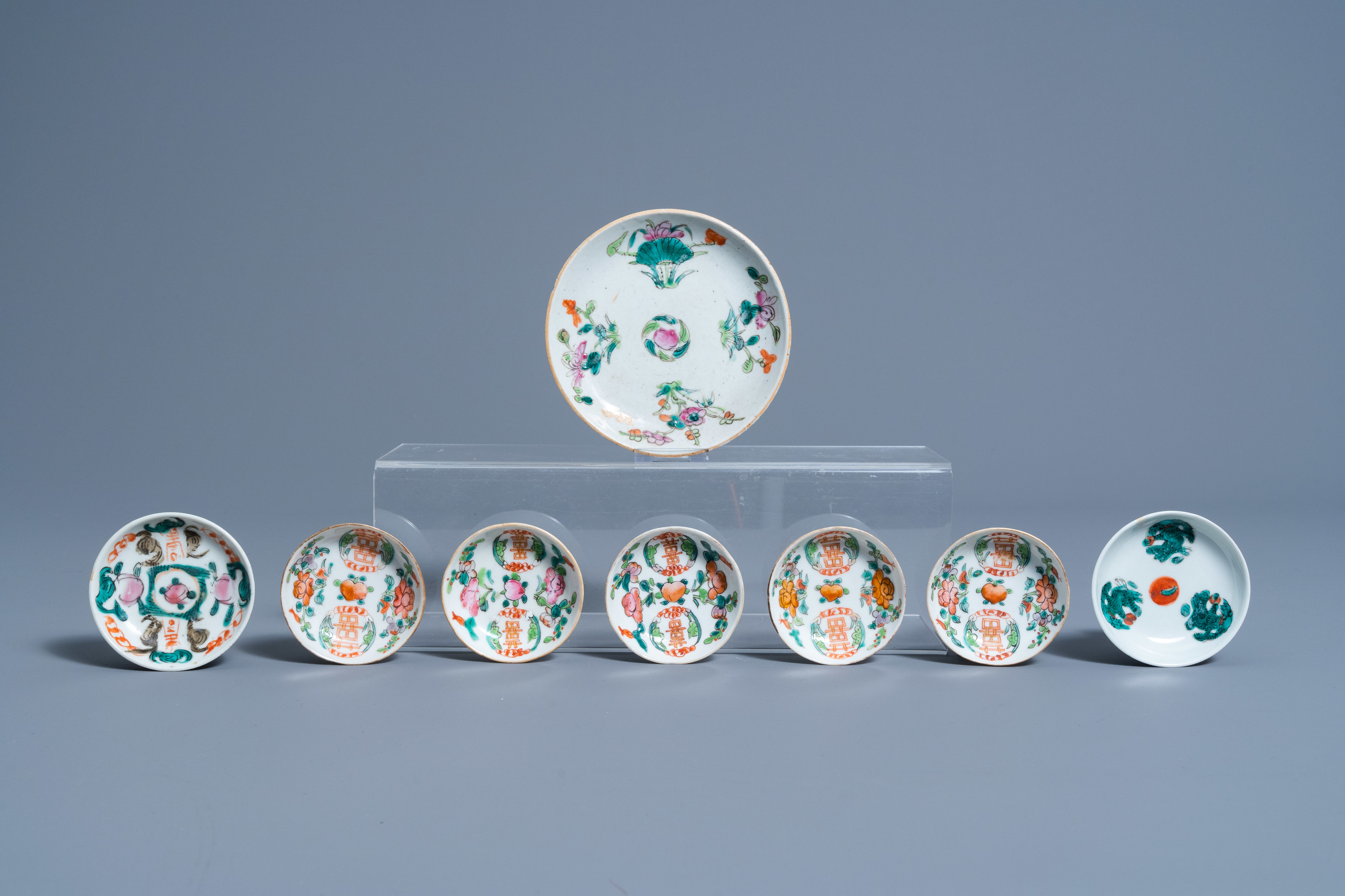 A varied collection of Chinese famille rose and iron red porcelain, 19th/20th C. - Image 8 of 15