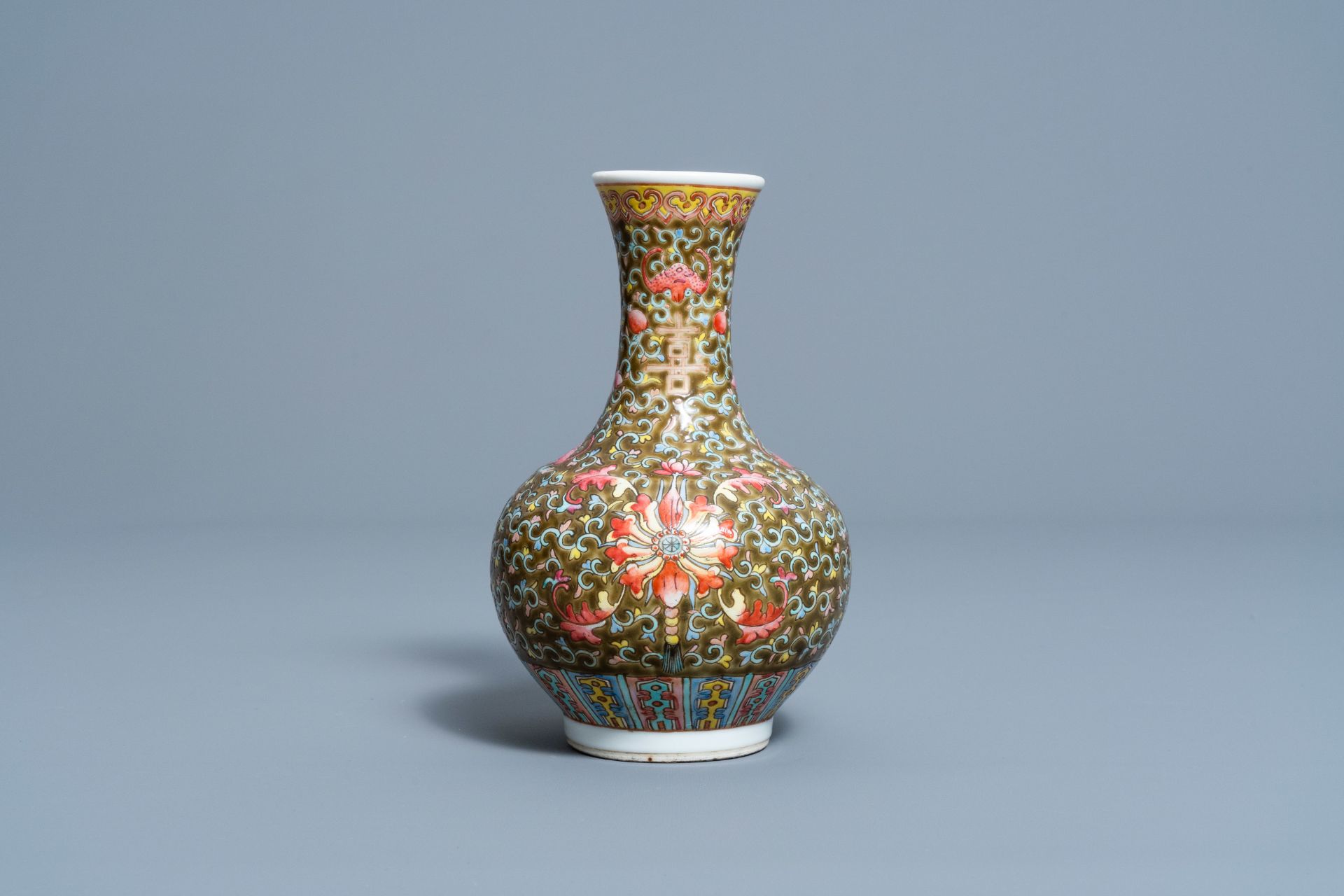 A Chinese famille rose brown ground vase with floral design, 'Happiness' mark, Republic, 20th C. - Image 2 of 6