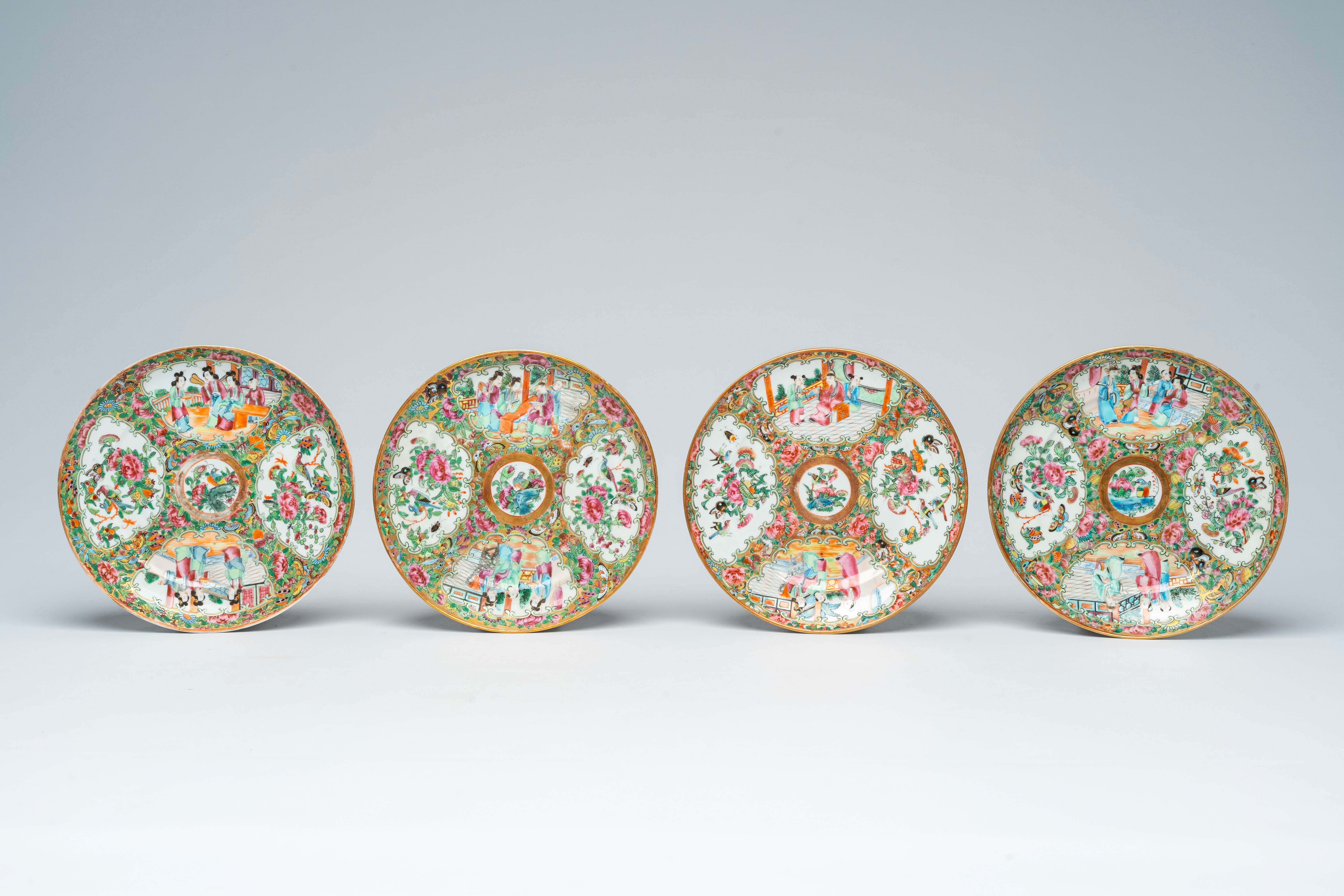 Eleven Chinese Canton famille rose plates with palace scenes and floral design, 19th C. - Bild 4 aus 7