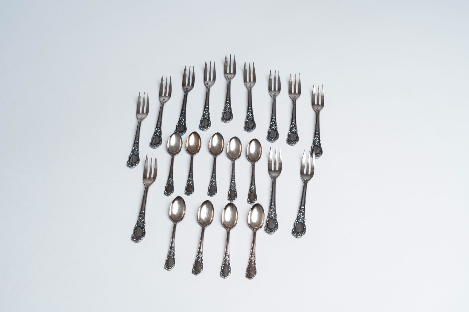 A 103-piece silver plated rococo style cutlery set with matching box, Picard & Wielputz, Germany, 20 - Image 8 of 12
