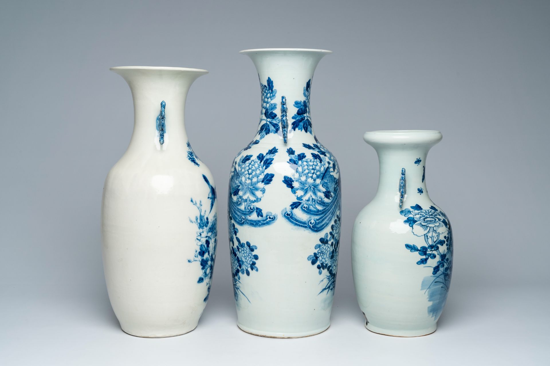Three Chinese blue and white vases with birds among blossoming branches, 19th/20th C. - Image 4 of 6