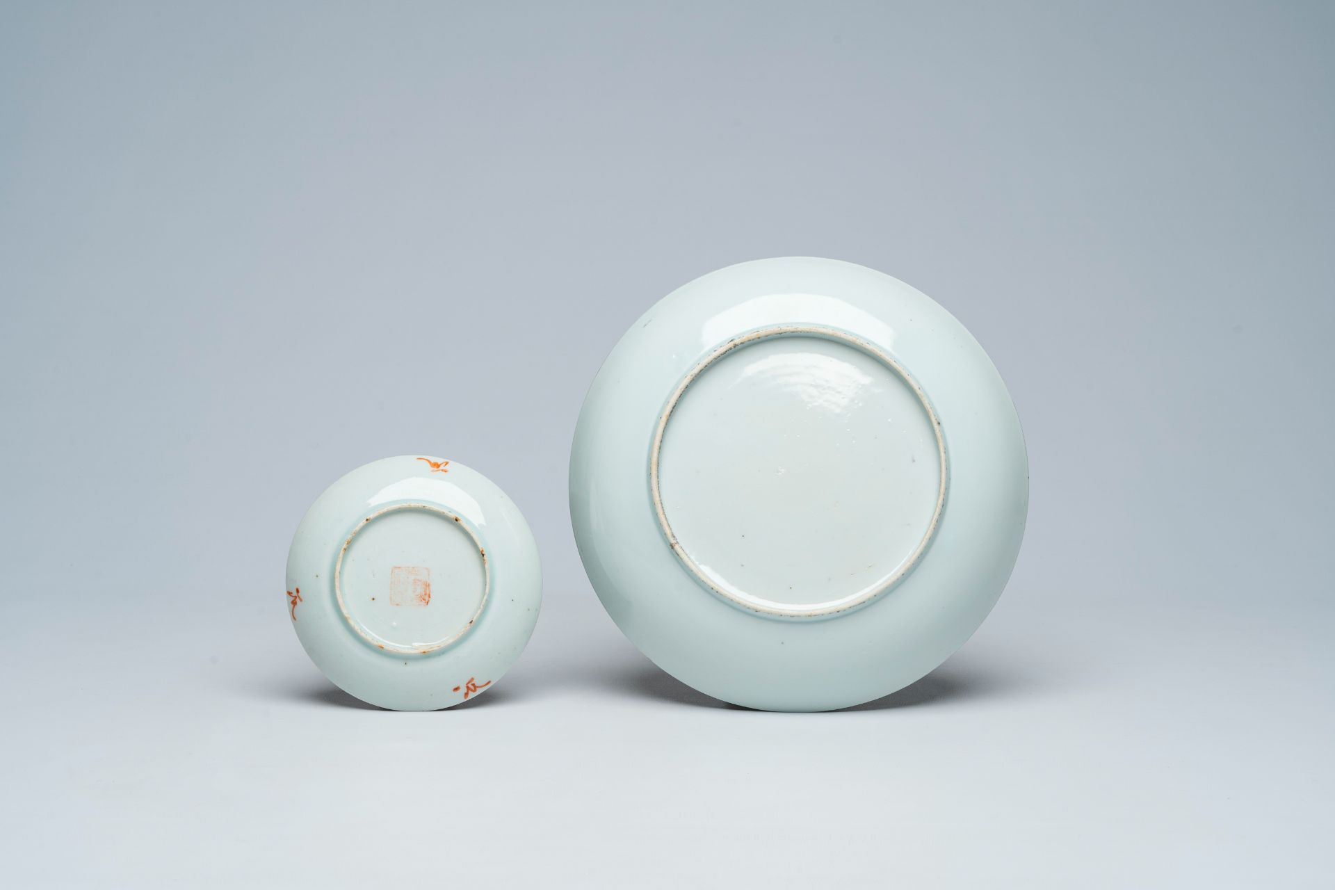 A varied collection of Chinese qianjiang cai porcelain, 19th/20th C. - Image 3 of 11