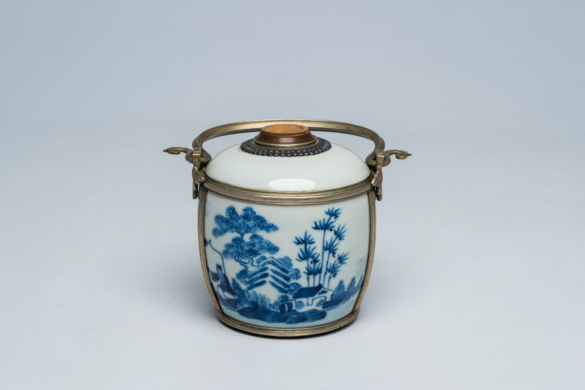 A Chinese blue and white Vietnamese market 'Bleu de Hue' water pipe, 19th C.