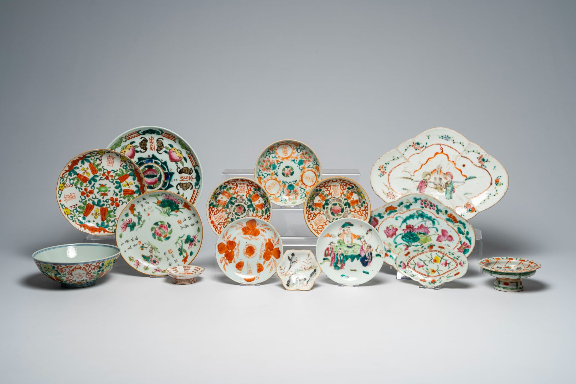 A varied collection of Chinese famille rose and polychrome porcelain, 19th/20th C.