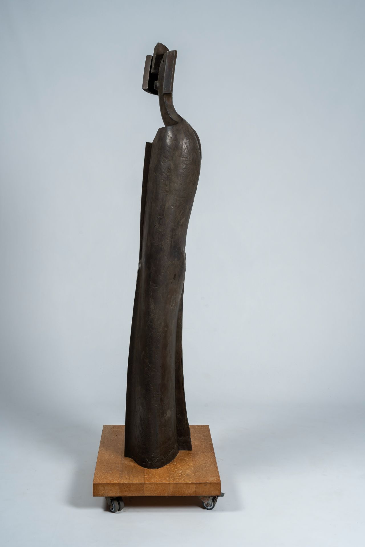Jacques Tenenhaus (1947): 'The walking man', steel patinated bronze, foundry Landowski, ed. 1/8, dat - Image 6 of 9