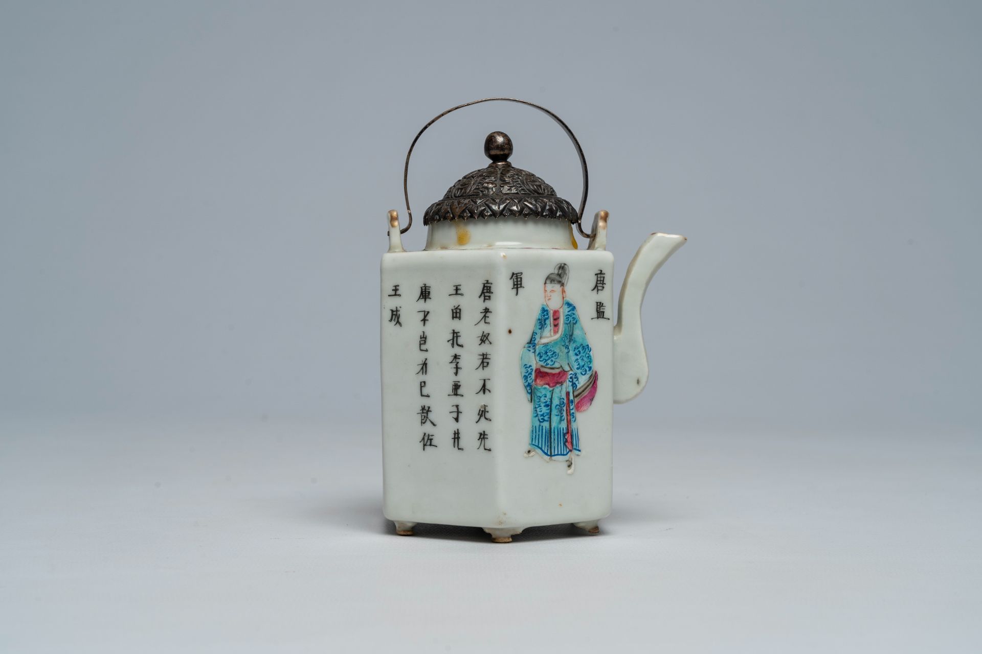 A Chinese famille rose silver mounted 'Wu Shuang Pu' teapot, 19th/20th C. - Image 4 of 7