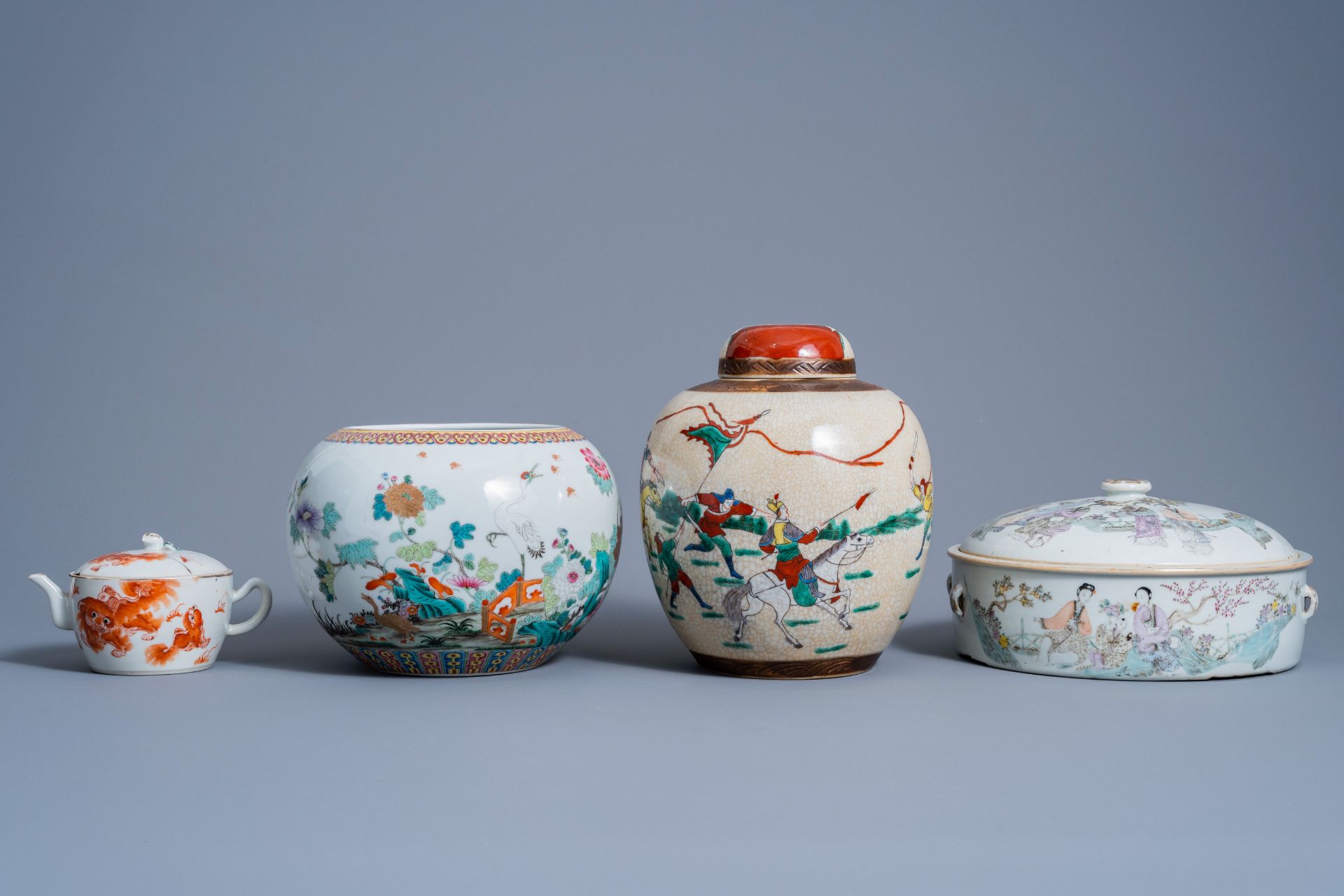 A varied collection of Chinese polychrome porcelain, 19th/20th C. - Image 2 of 9