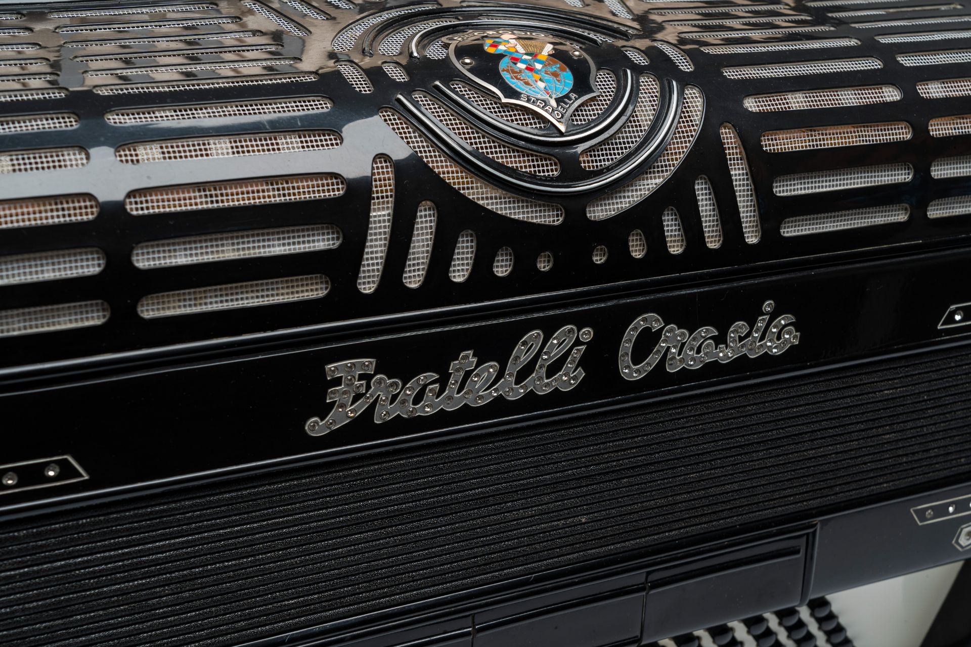 An Italian 'Fratelli Crosio' chromatic accordion with piano keyboard and box, ca. 1950/60 - Image 5 of 5