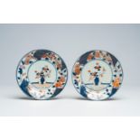 A pair of Japanese Imari dishes with a flower vase and floral design, Edo, 18th C.