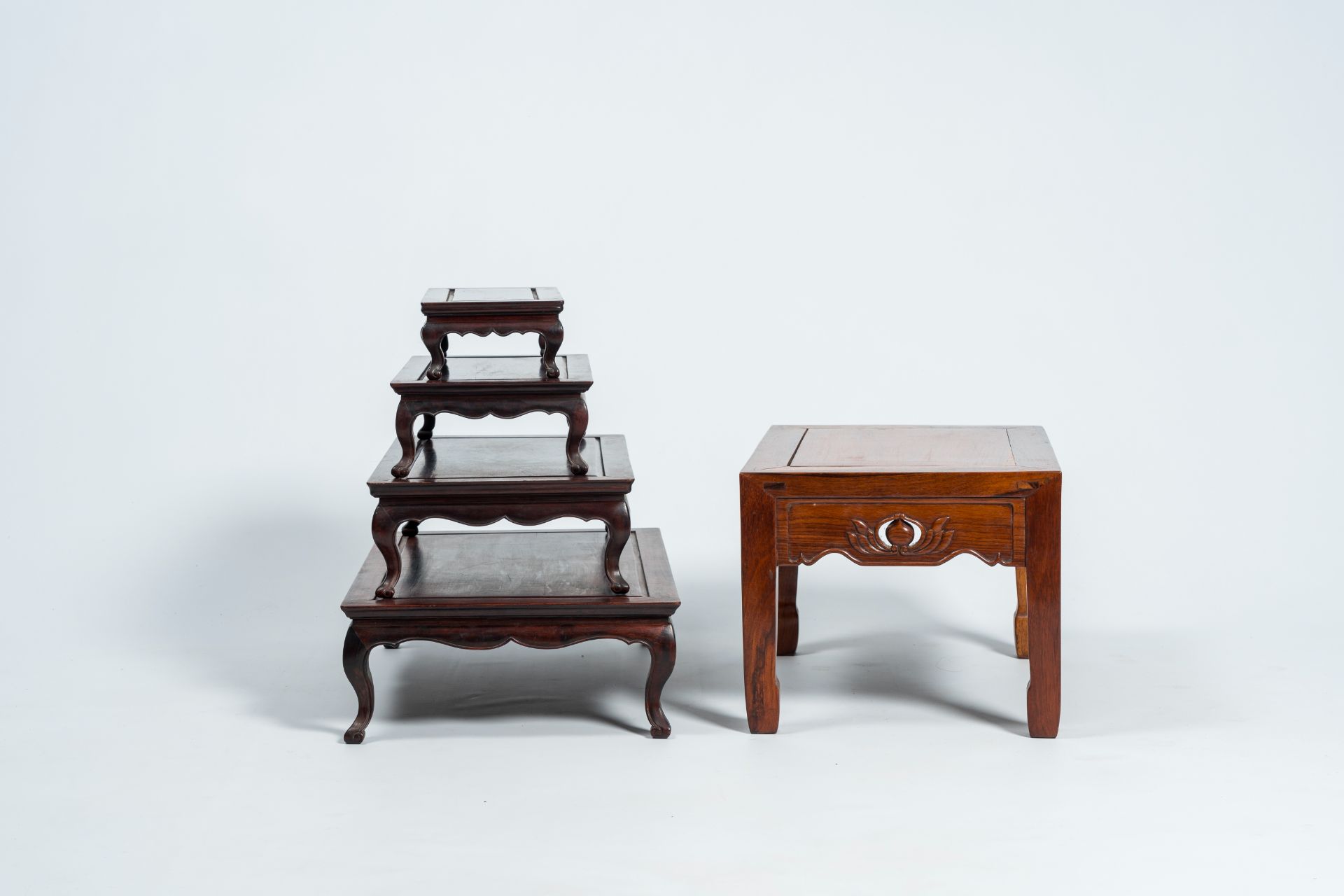 Four Chinese rectangular wood nesting tables and a side table with floral design, 20th C. - Image 4 of 8