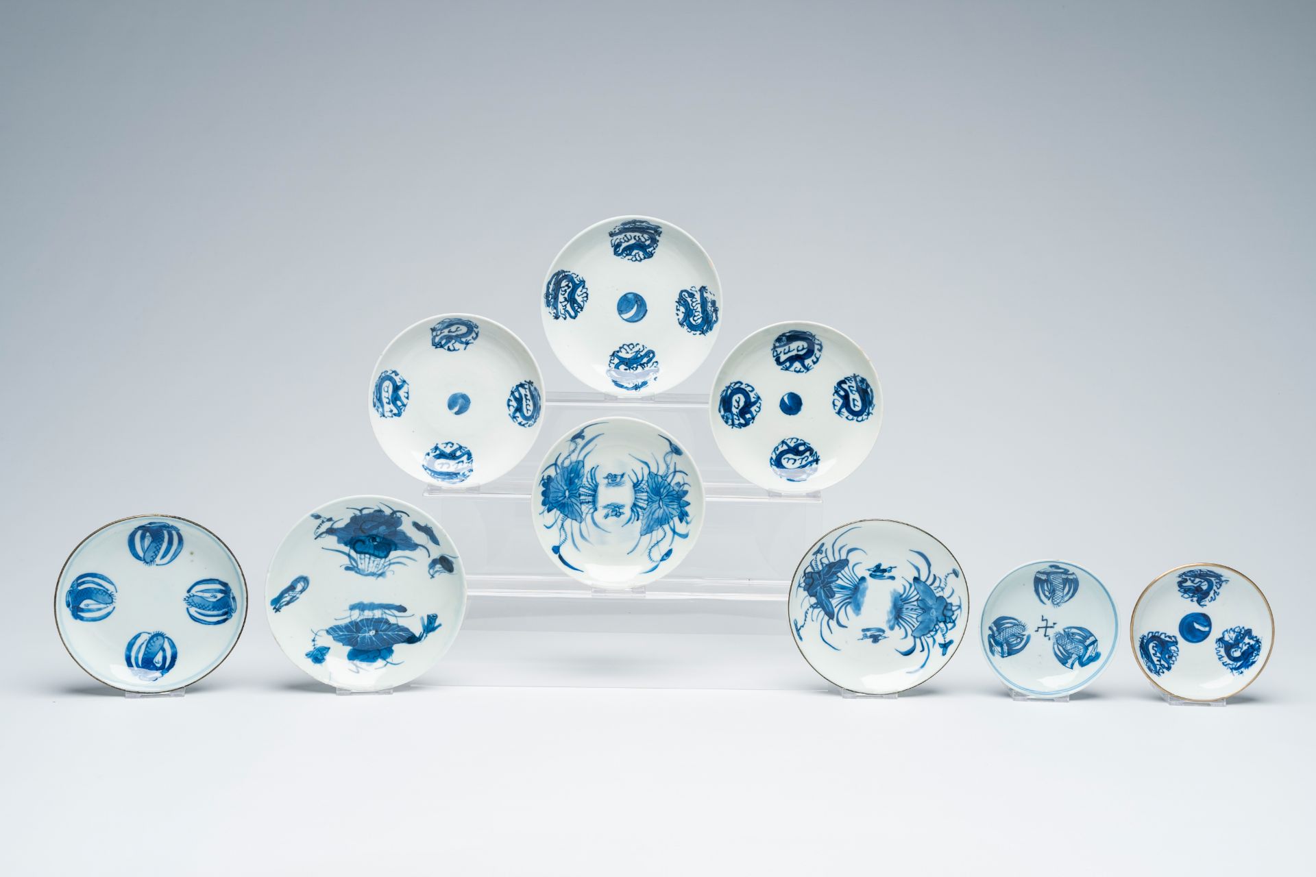 Nine various Chinese blue and white Vietnamese market 'Bleu de Hue' saucers and six bowls, 19th C. - Image 8 of 9