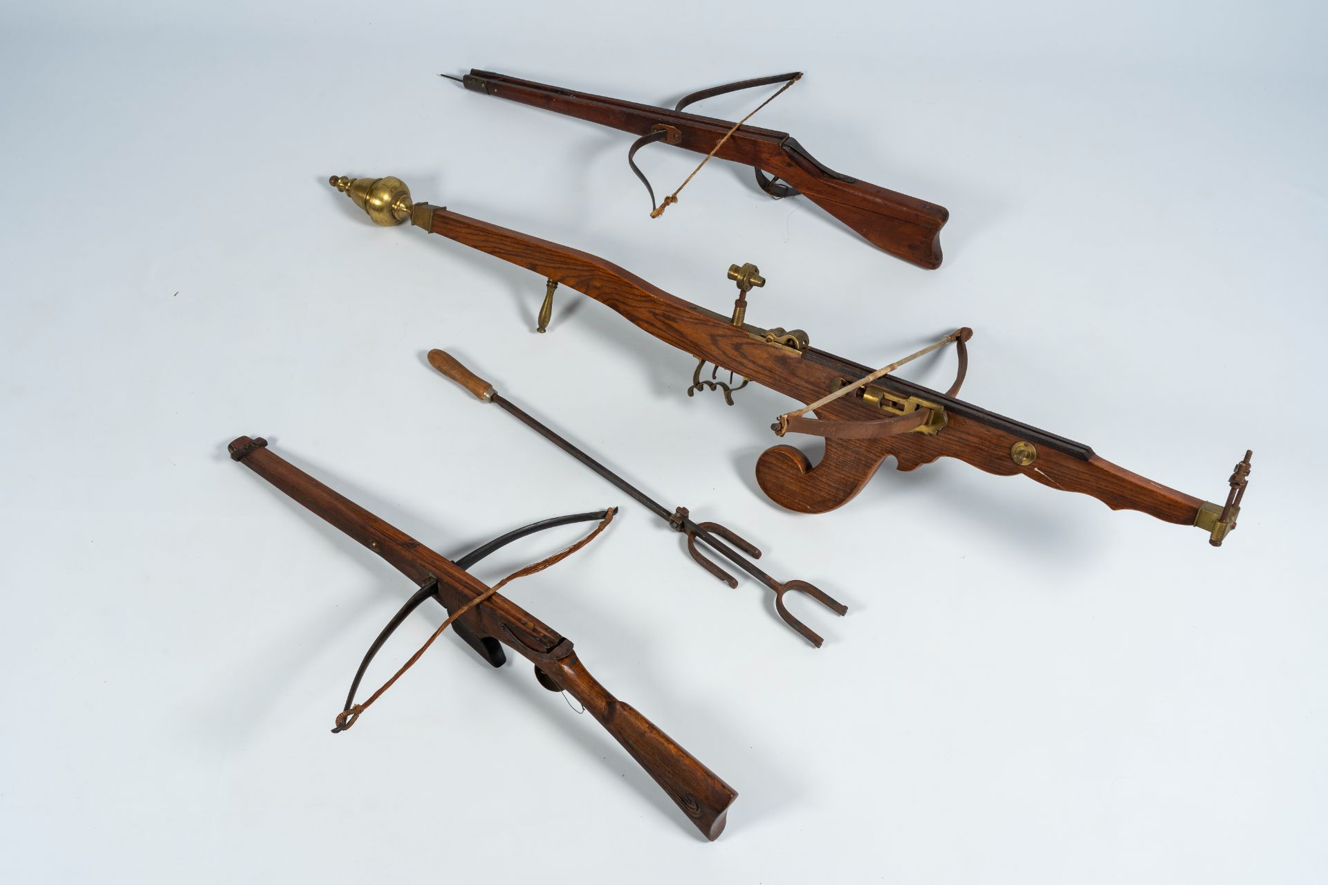 Three crossbows in the medieval manner and a bow tensioner, 19th/20th C. - Image 3 of 11