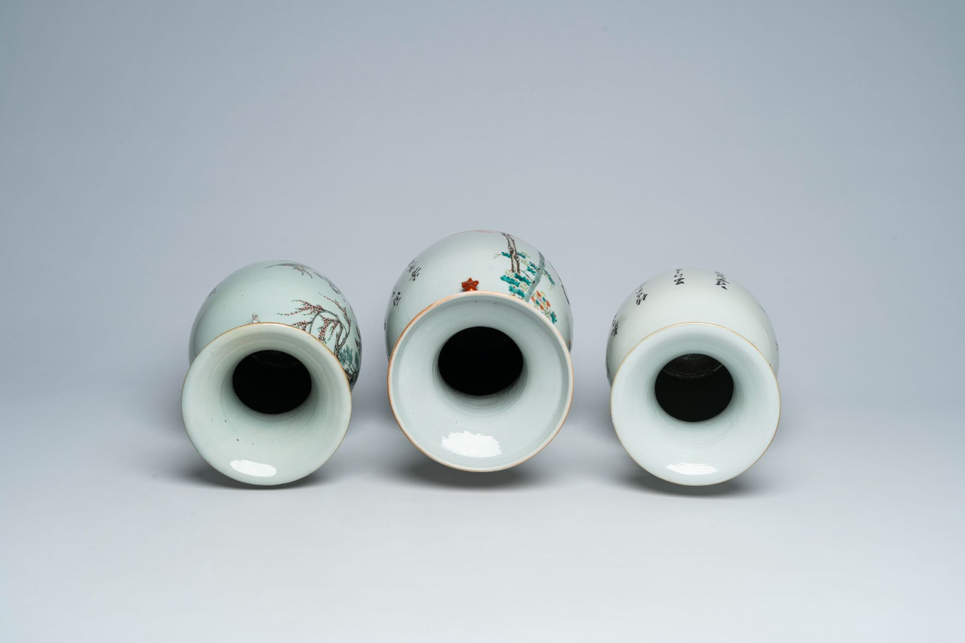 Three Chinese famille rose and qianjiang cai vases with ladies in a garden, 19th/20th C. - Image 5 of 6