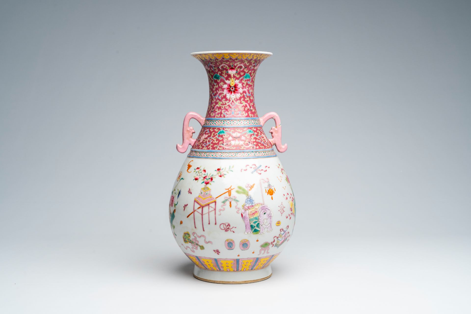 A Chinese famille rose 'yuhuchunping' vase with antiquities design, Qianlong mark, 19th C. - Image 4 of 7