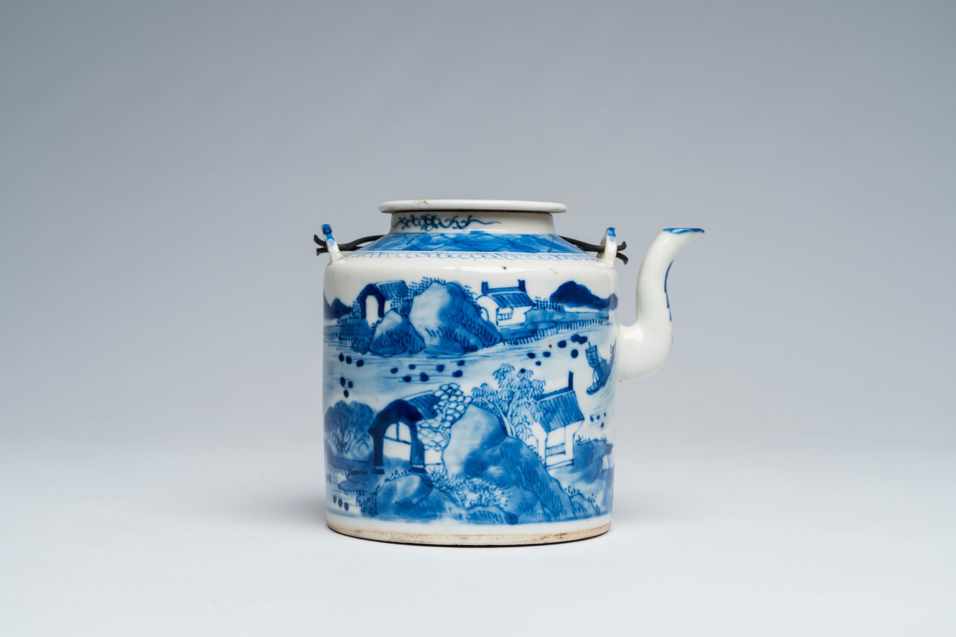 A Chinese blue and white Vietnamese market 'Bleu de Hue' teapot and cover and an 'Immortals' dish, 1 - Image 4 of 9