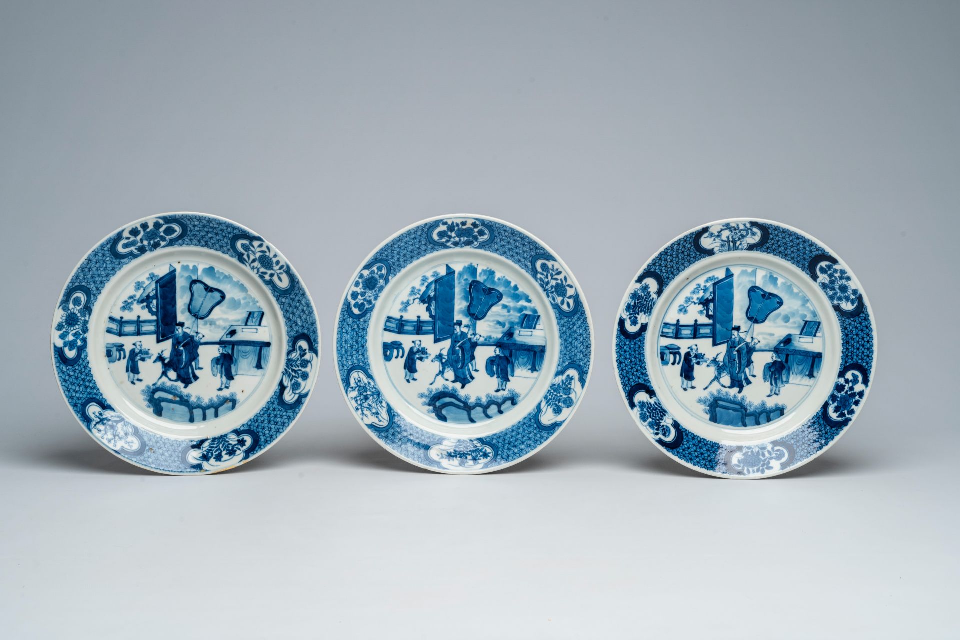 Six Chinese blue and white plates with figures in a palace garden, Chenghua mark, 19th C. - Image 2 of 4