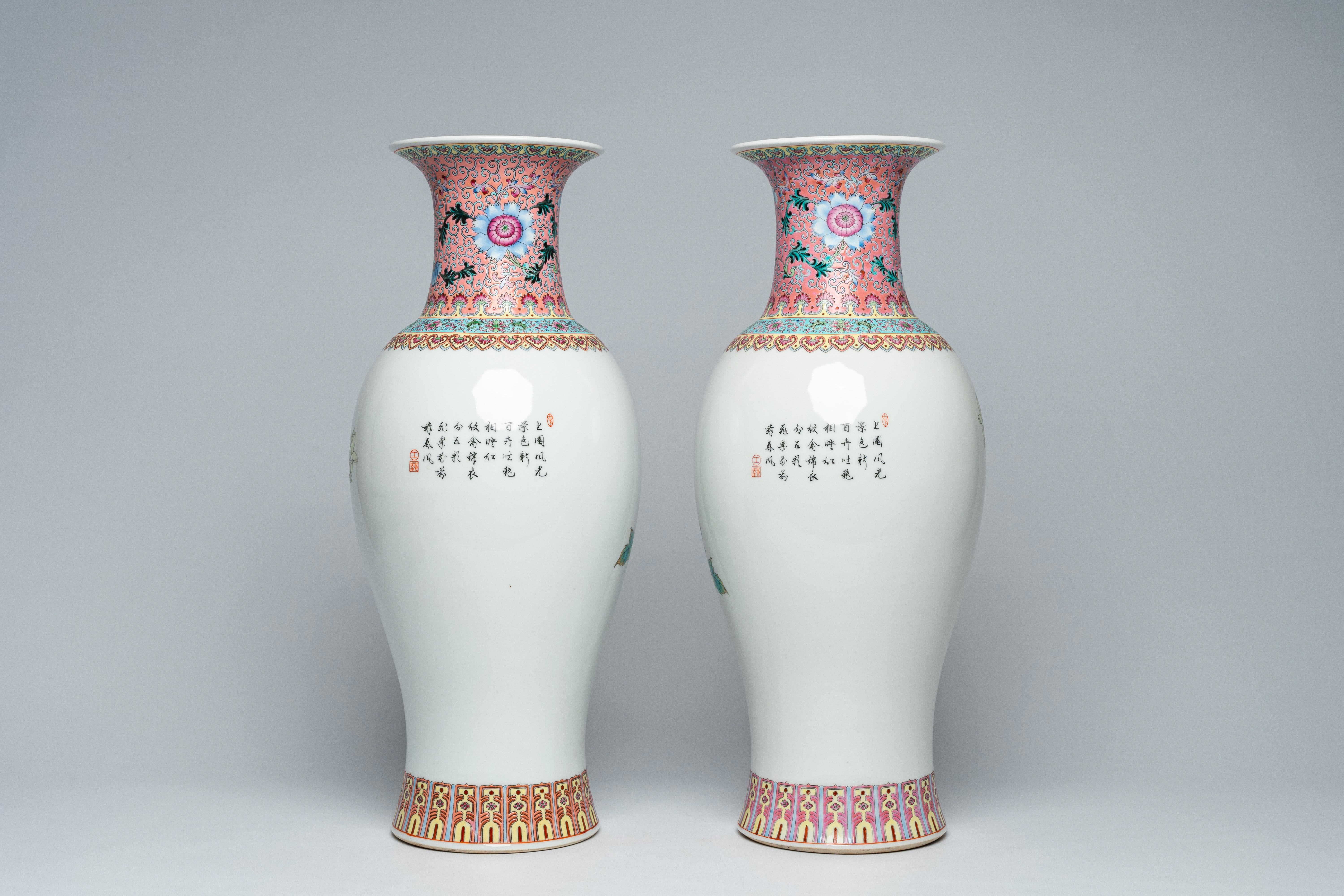 A pair of Chinese famille rose baluster vases with peacocks among blossoming branches, Jingdezhen ma - Bild 3 aus 6