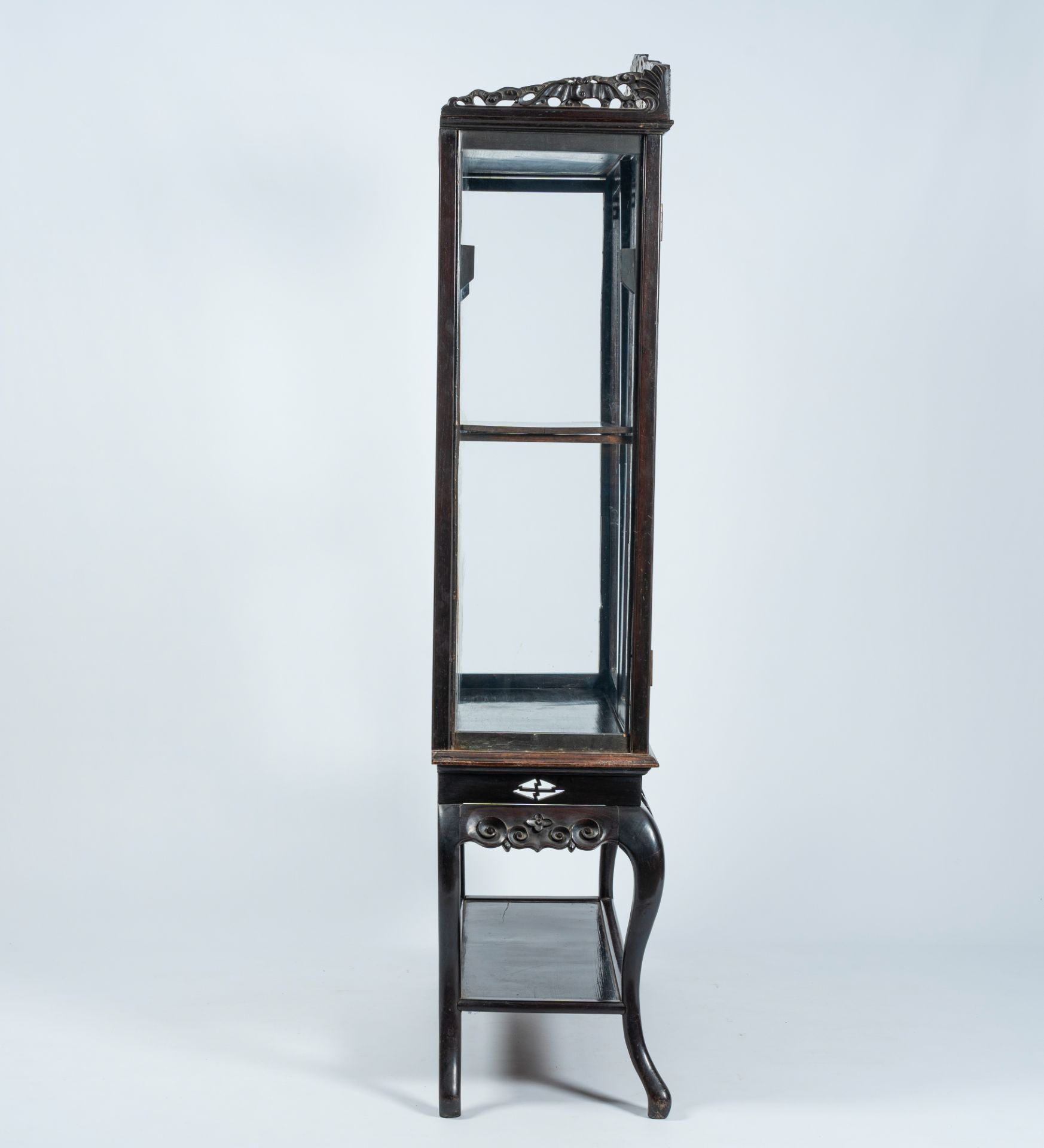 A Japanese wood two-door 'dragons chasing the pearl' display cabinet, first half 20th C. - Image 5 of 5