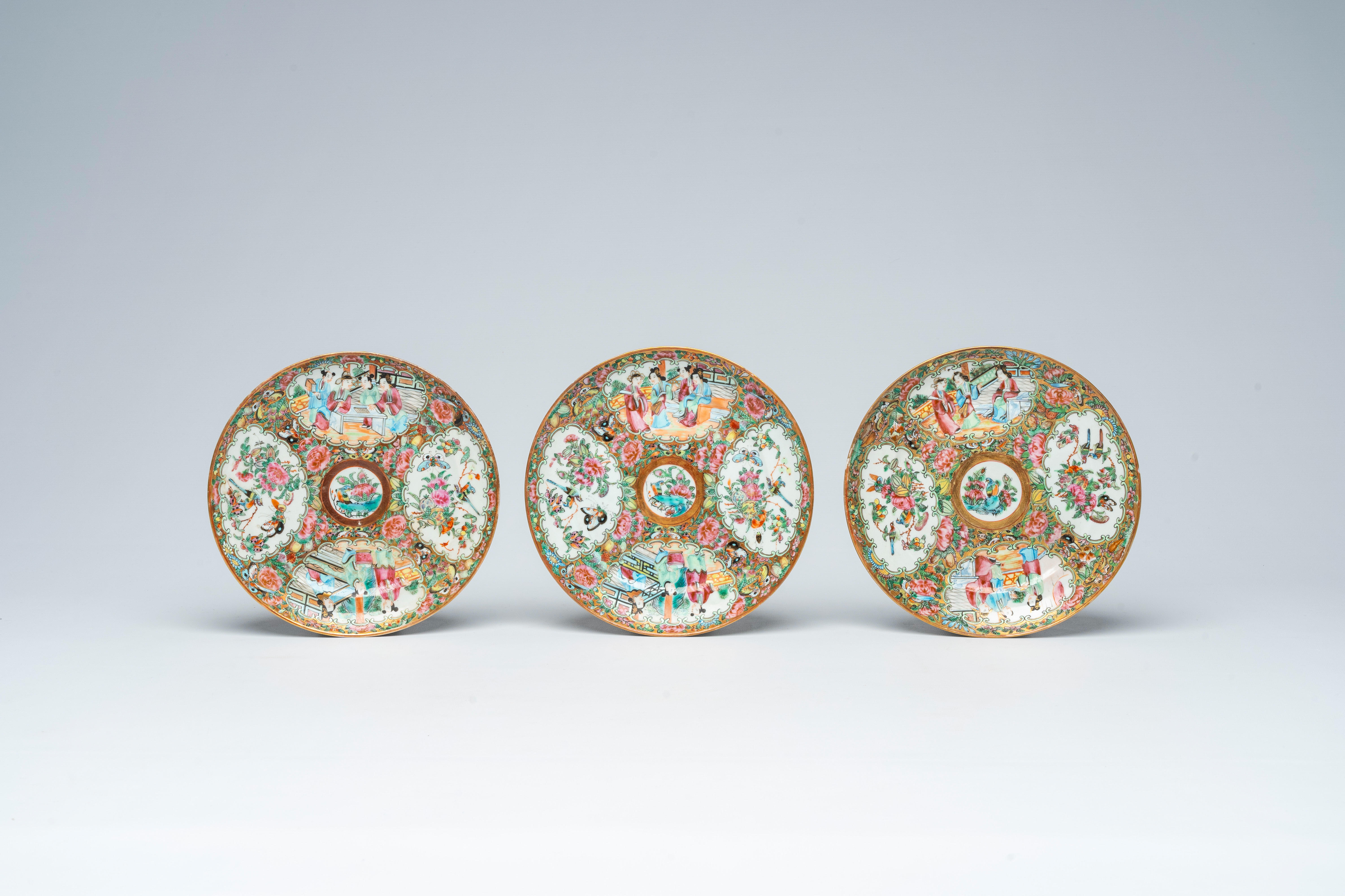 Eleven Chinese Canton famille rose plates with palace scenes and floral design, 19th C. - Bild 6 aus 7