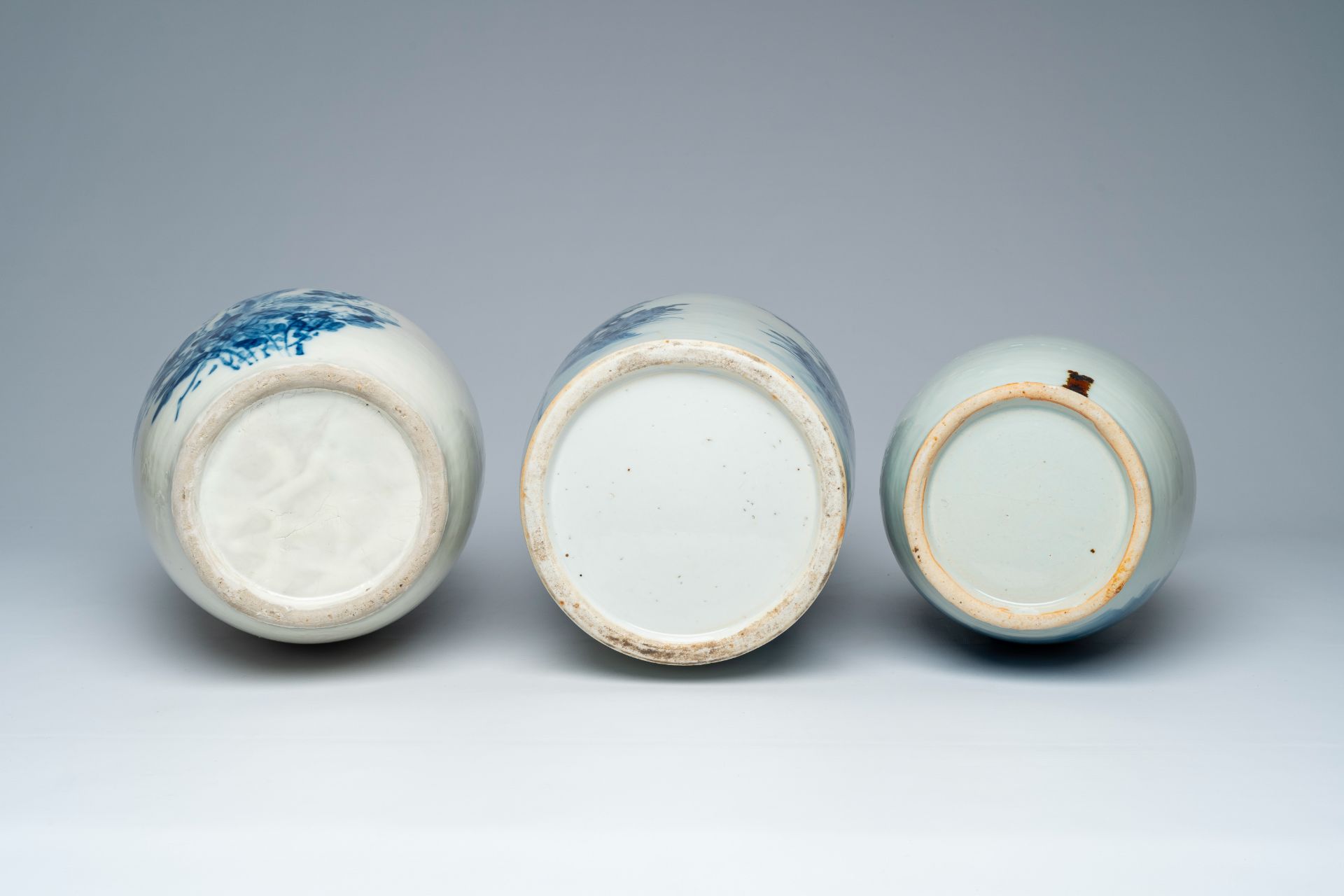 Three Chinese blue and white vases with birds among blossoming branches, 19th/20th C. - Image 6 of 6