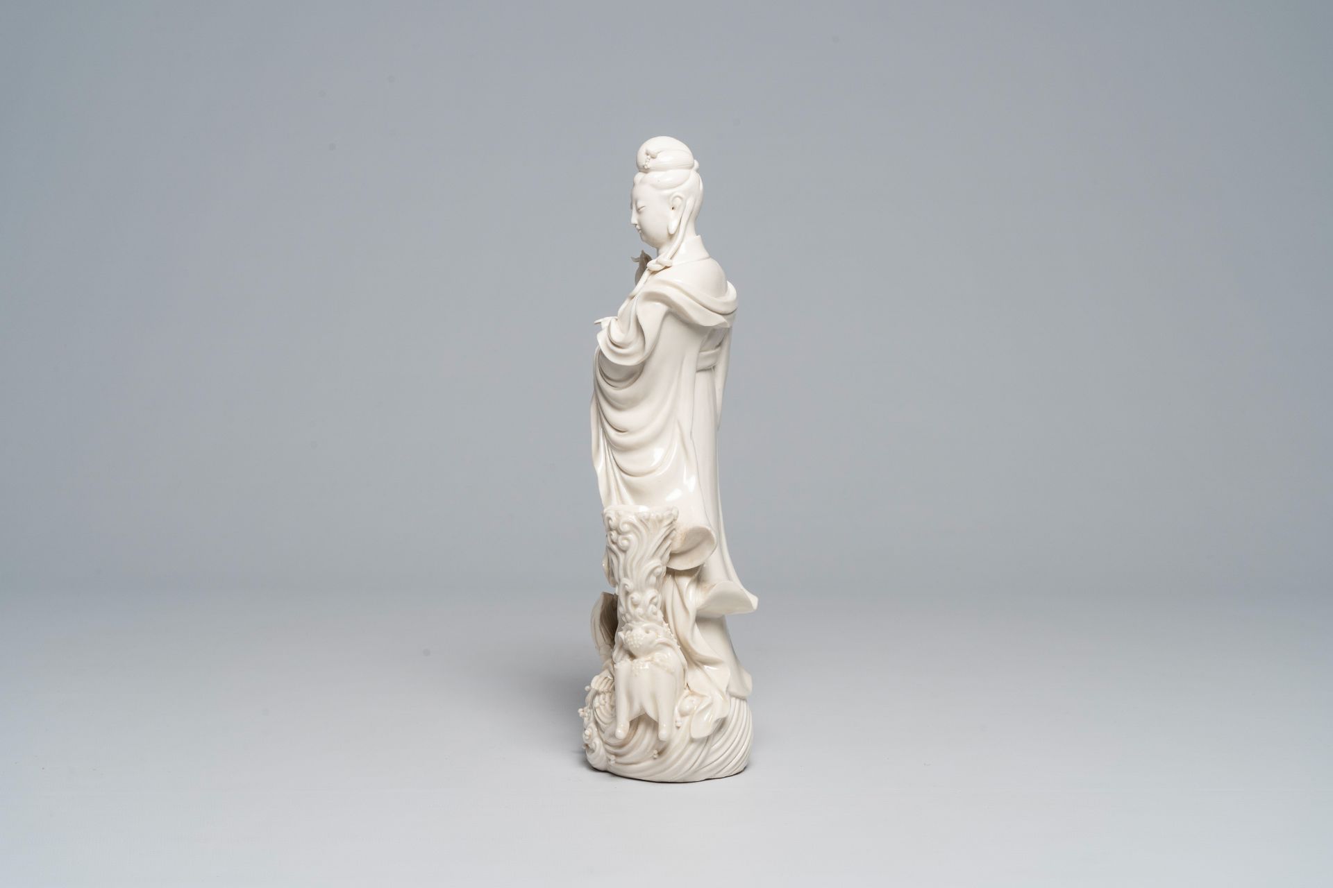 A Chinese Dehua blanc de Chine figure of Guanyin standing on a sea dragon, 20th C. - Image 3 of 8