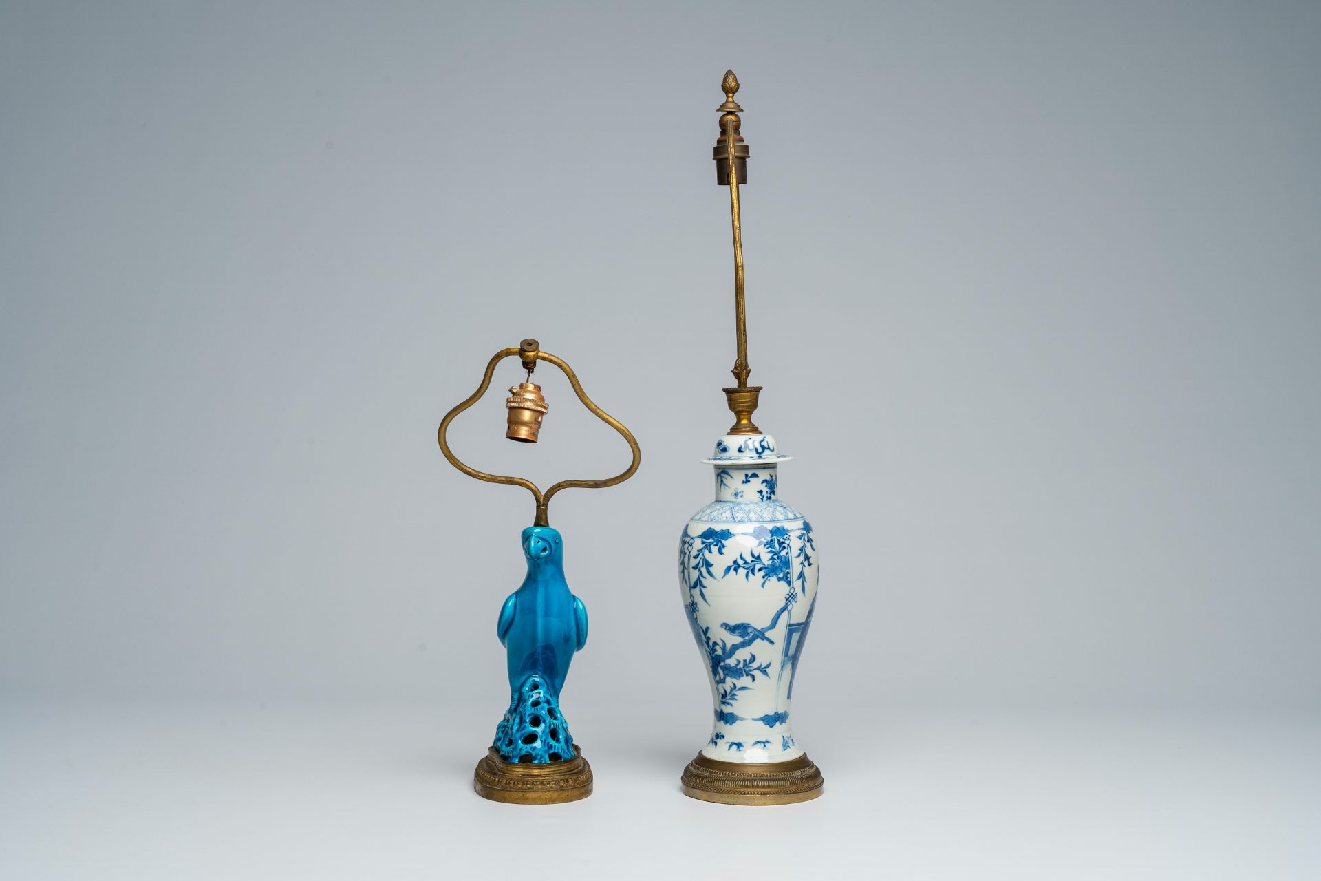 A Chinese blue and white vase and cover and a turquoise-glazed model of a parrot mounted as lamps, 1 - Image 3 of 6