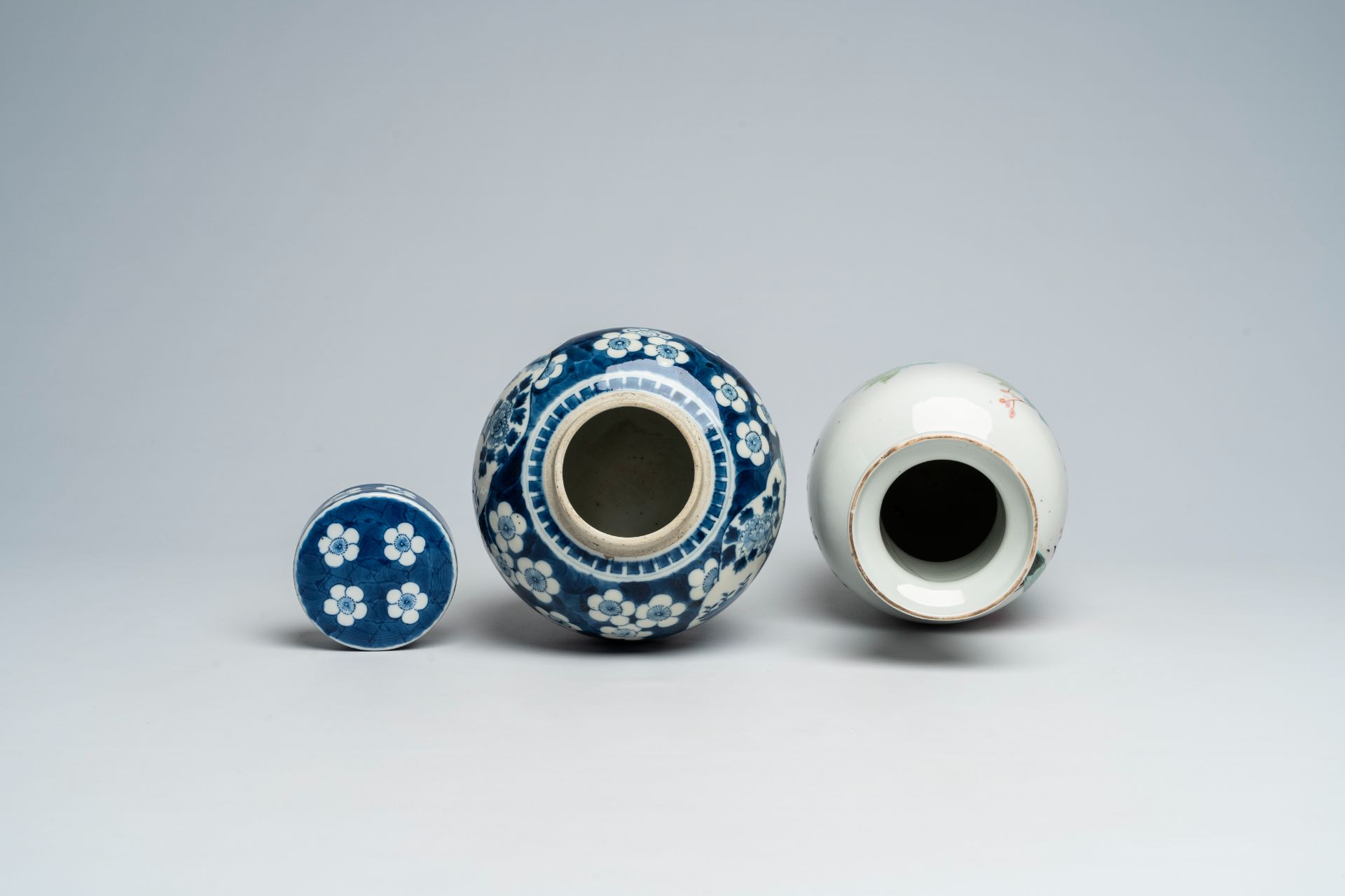 A Chinese qianjiang vai vase and a blue and white prunus on cracked ice ground vase with antiquities - Image 4 of 5