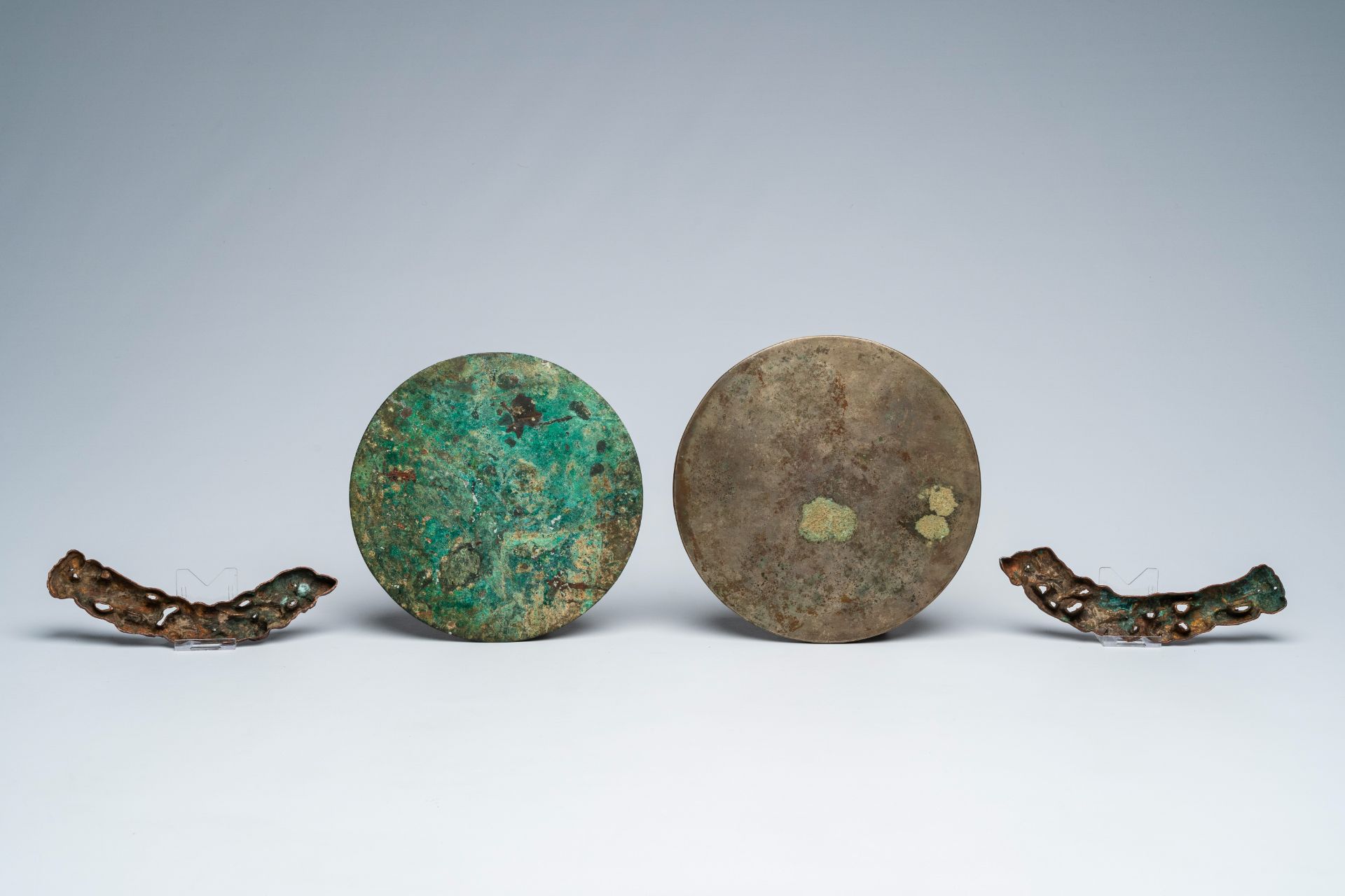 Six Chinese and Asian bronze and metal objects, probably Song and later - Image 3 of 9